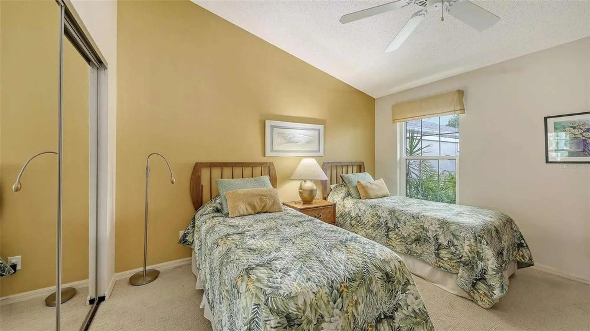 Property Slideshow image 20 of 35 | 5568 country club way, Sarasota, FL, 34243