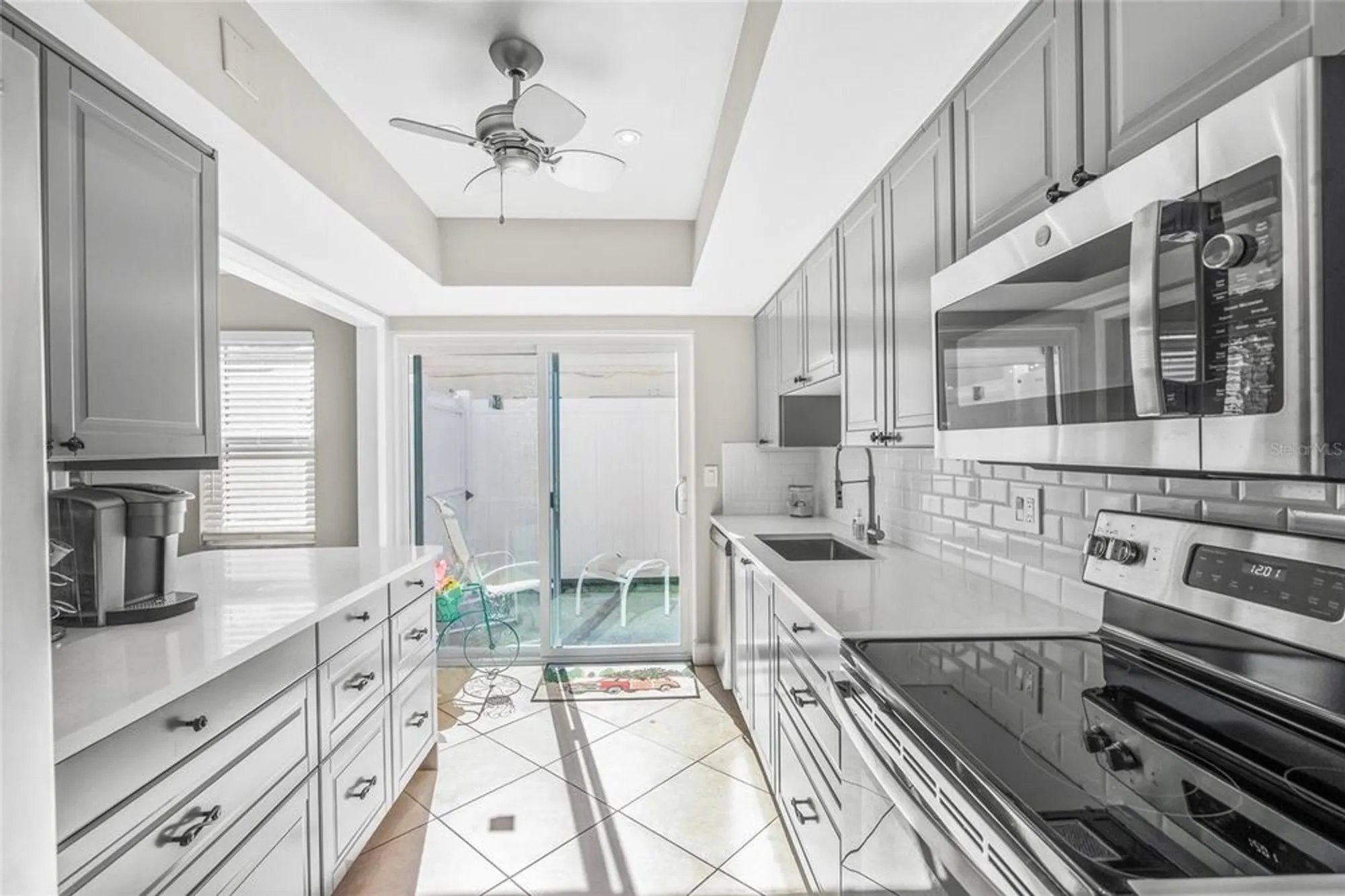 Property Slideshow image 9 of 35 | 6213 green view dr # 127, Sarasota, FL, 34231