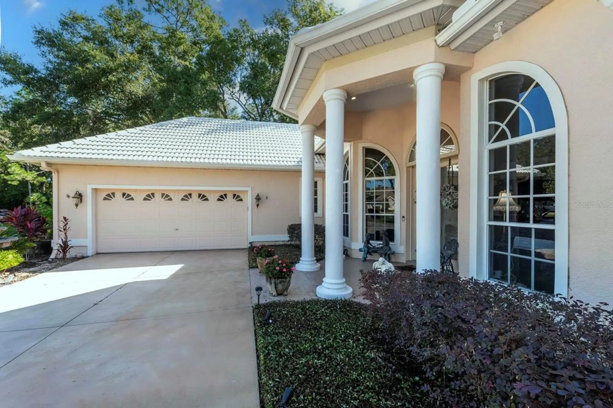 Property Slideshow image 4 of 64 | 5061 greenbriar trl, Mount Dora, FL, 32757