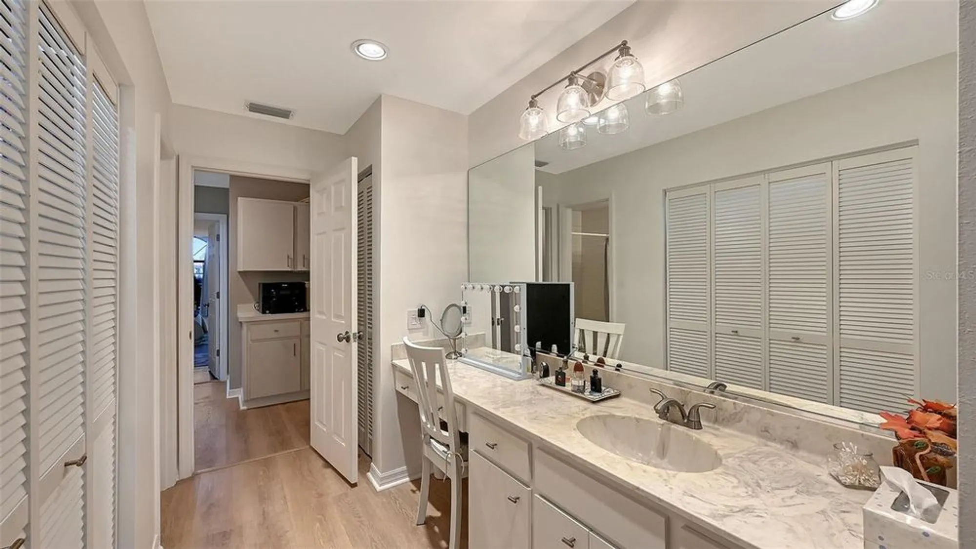 Property Slideshow image 28 of 49 | 7360 oak moss dr # 4, Sarasota, FL, 34241
