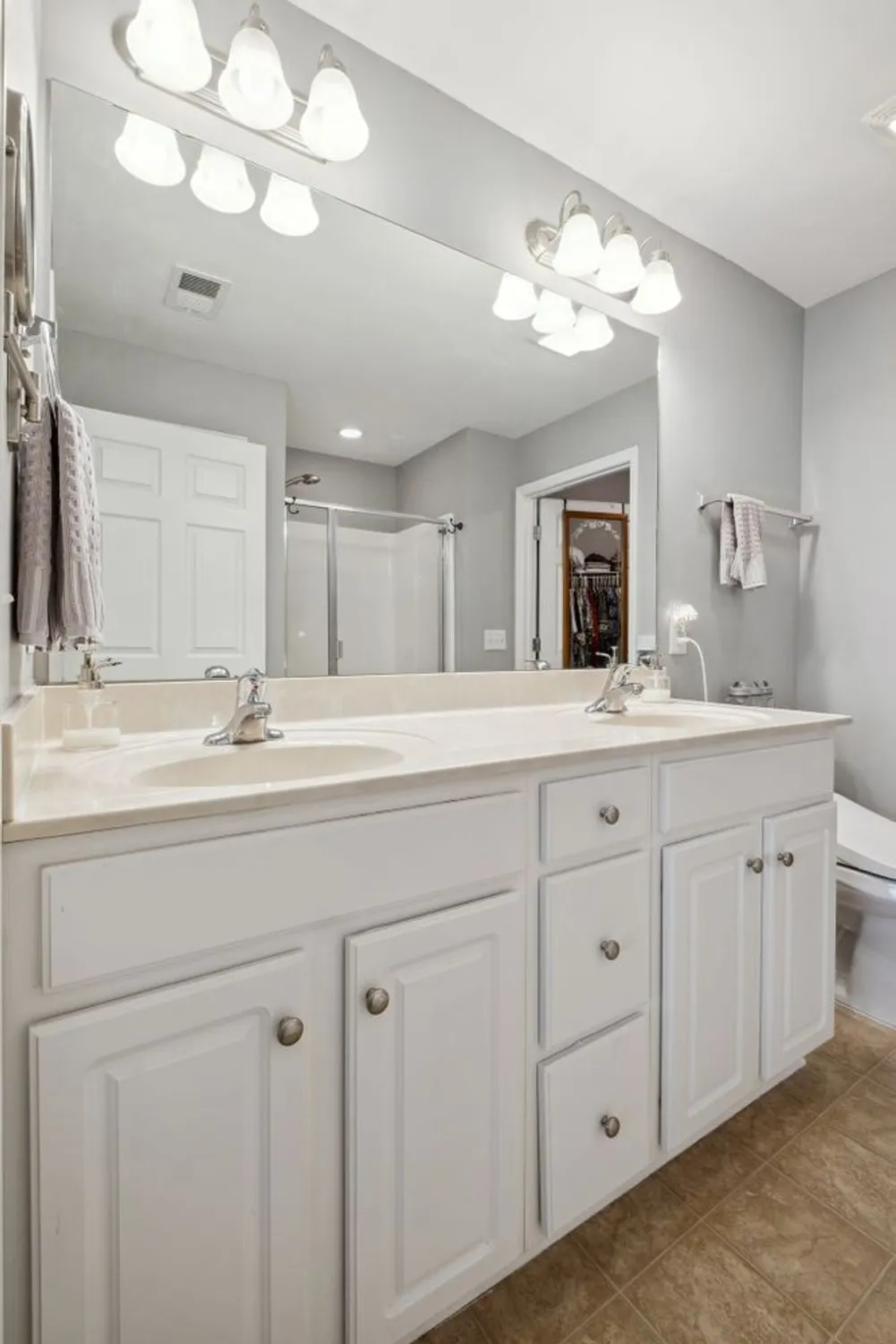 Property Slideshow image 19 of 32 | 825 s browns ln 1501, Gallatin, TN, 37066