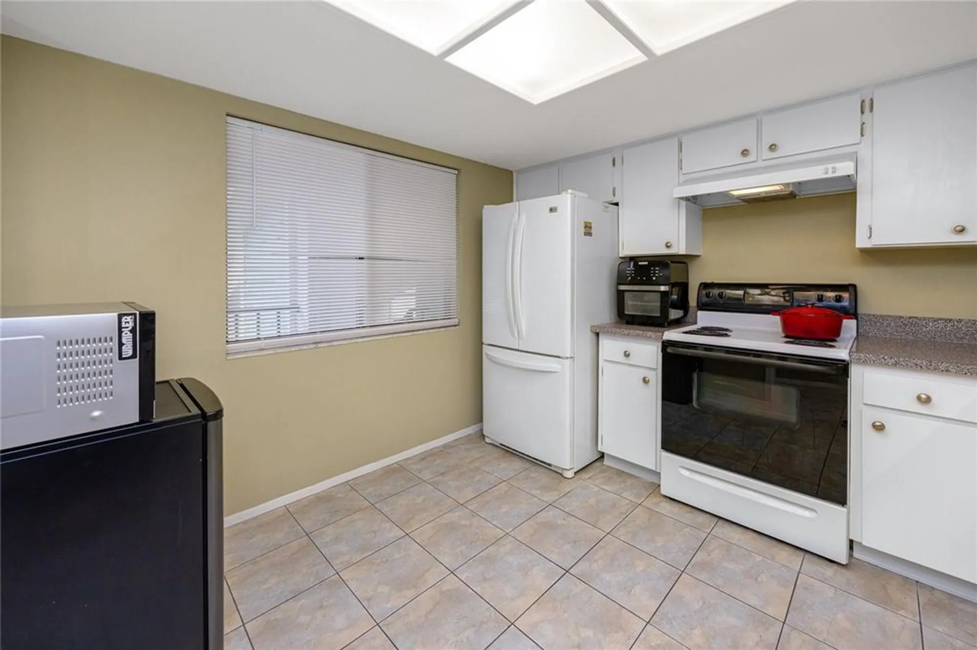 Property Slideshow image 17 of 47 | 2561 royal pines cir # 14h, Clearwater, FL, 33763
