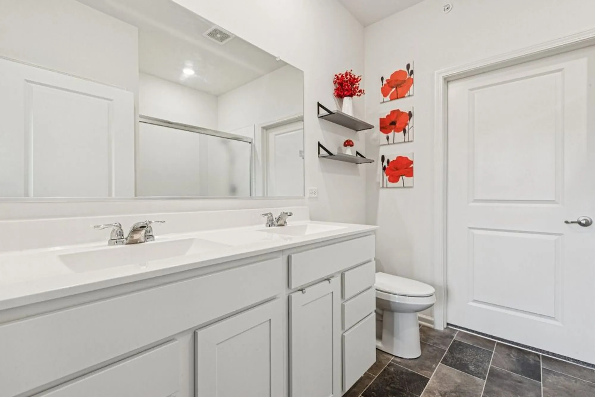 Property Slideshow image 16 of 48 | 952 darwin st, North Aurora, IL, 60542