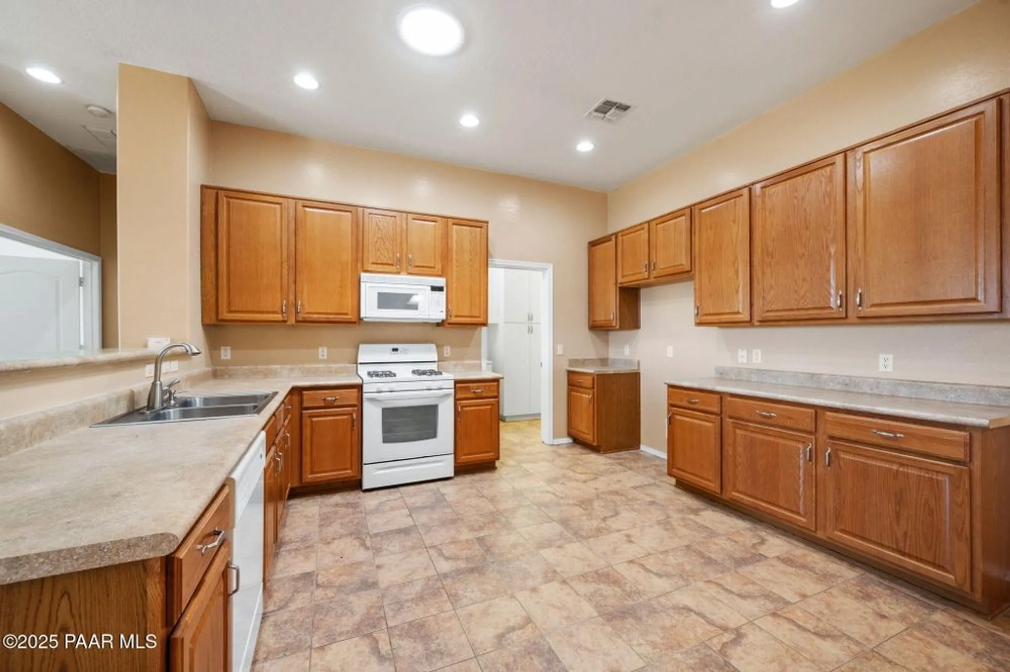 Property Slideshow image 15 of 43 | 7876 n siesta sunset ln, Prescott Valley, AZ, 86315