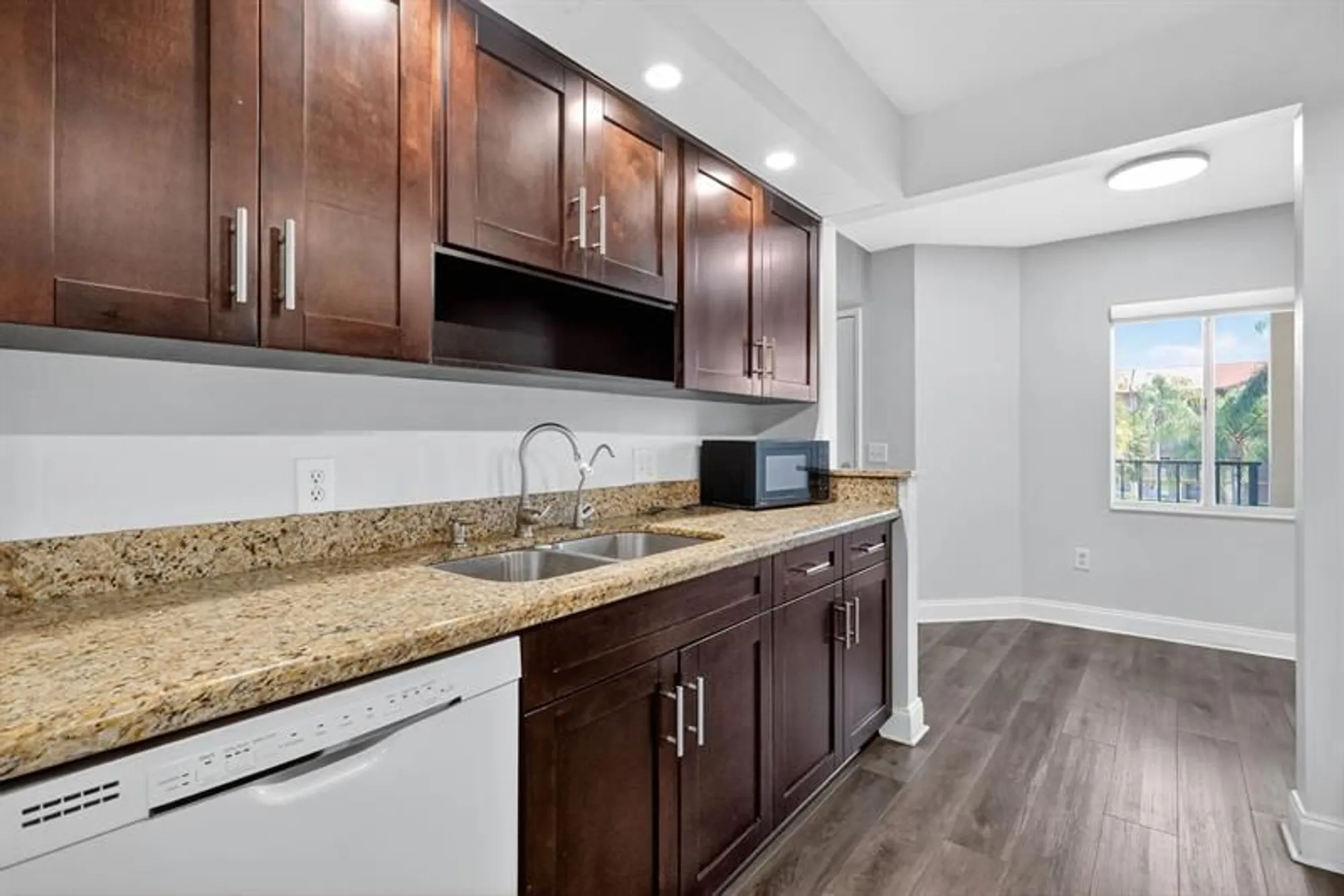 Property Slideshow image 17 of 39 | 1600 sw 127th way, Pembroke Pines, FL, 33027