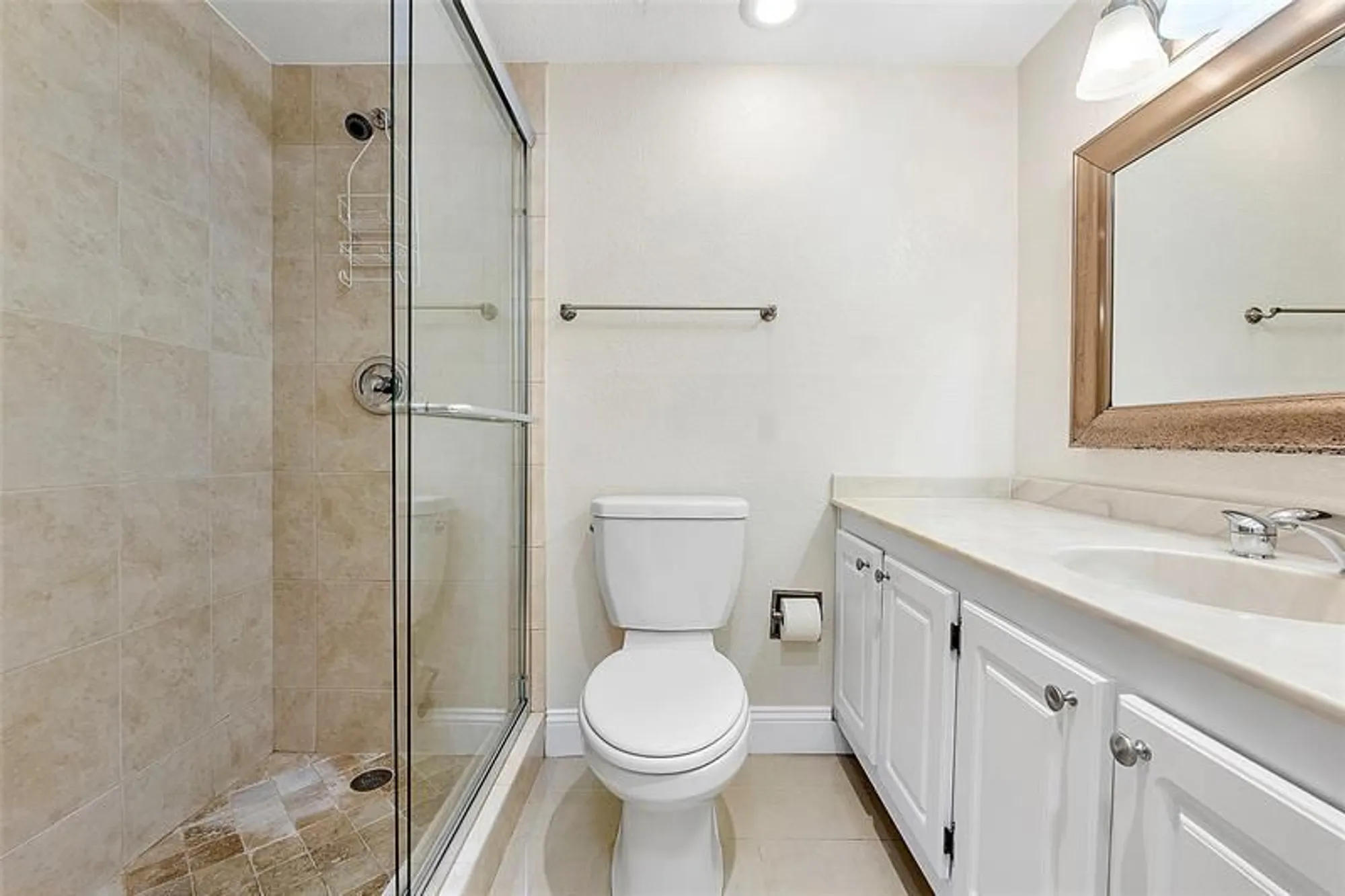Property Slideshow image 13 of 22 | 5860 nw 44th st 706, Lauderhill, FL, 33319