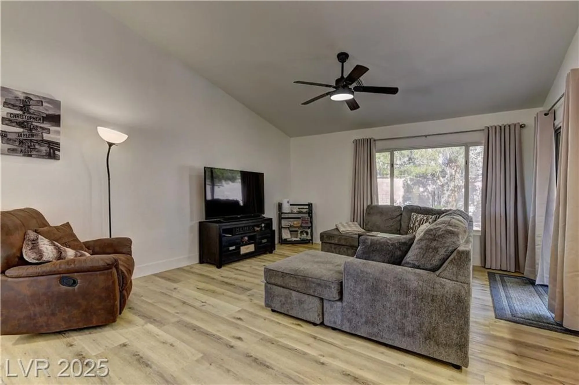 Property Slideshow image 7 of 26 | 2739 darby falls dr, Las Vegas, NV, 89134