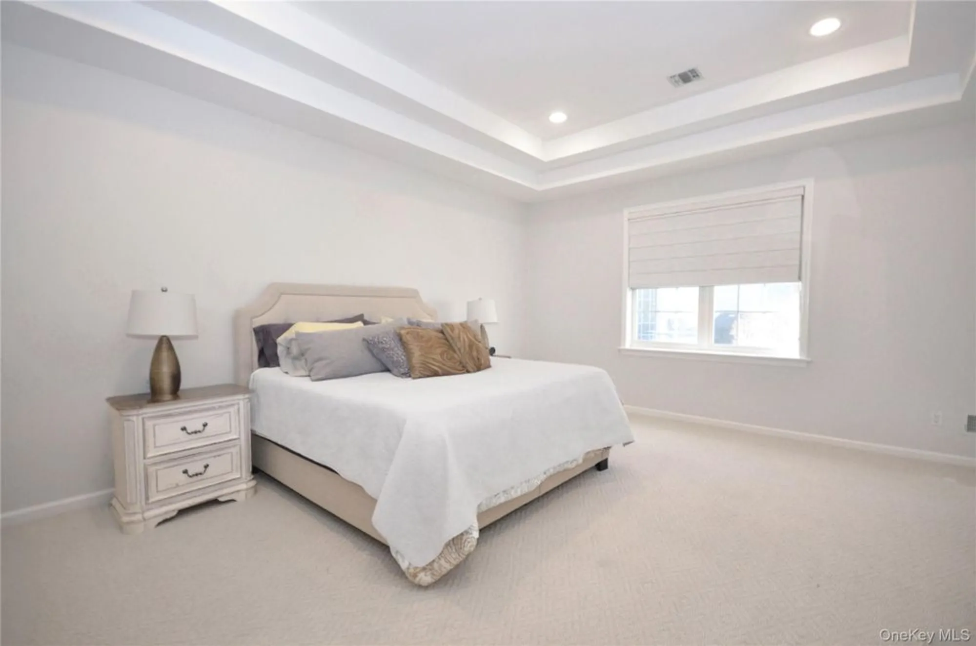 Property Slideshow image 14 of 28 | 736 verona dr, Melville, NY, 11747