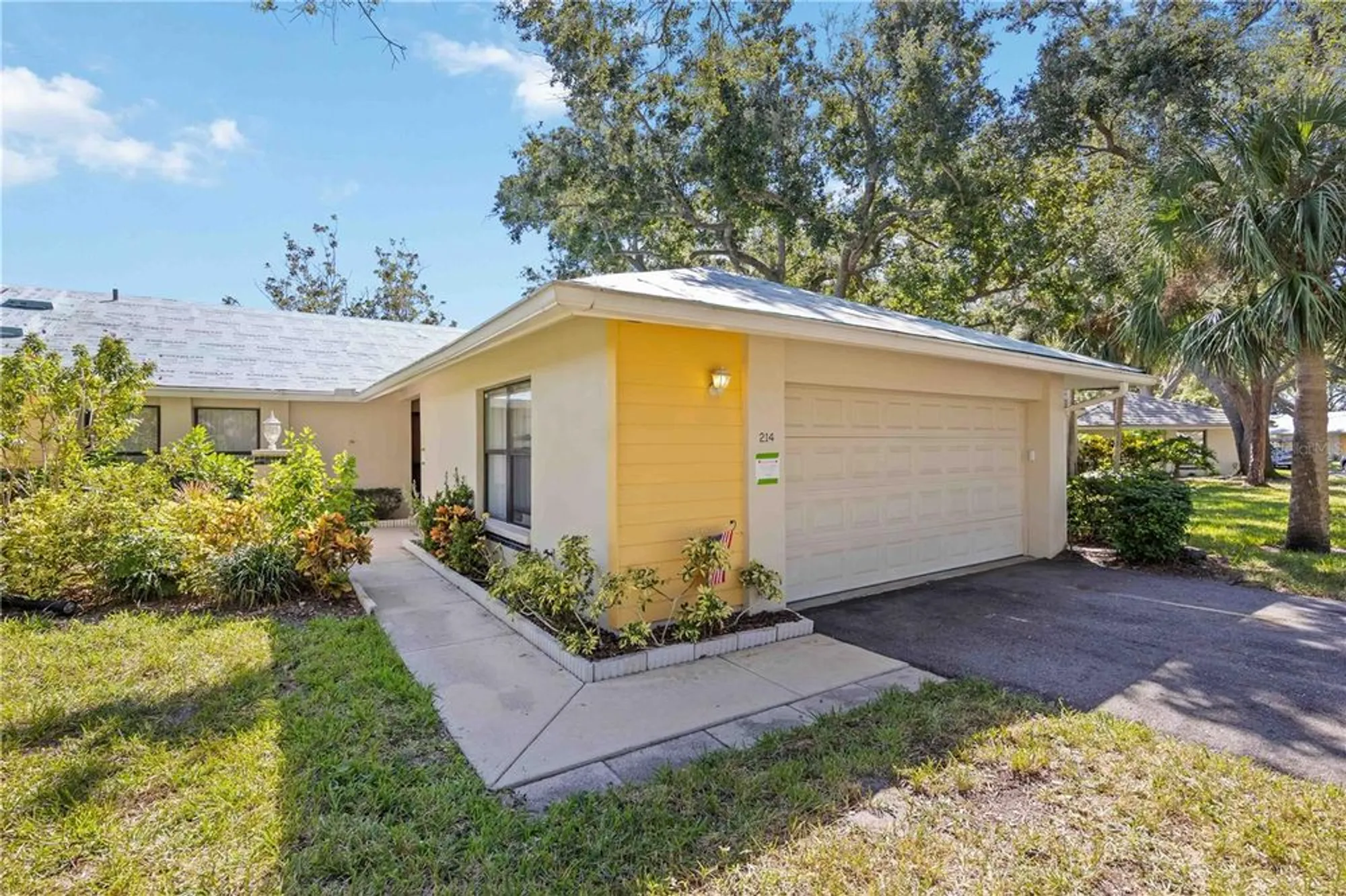 Property Slideshow image 2 of 82 | 214 southampton dr # 327, Venice, FL, 34293