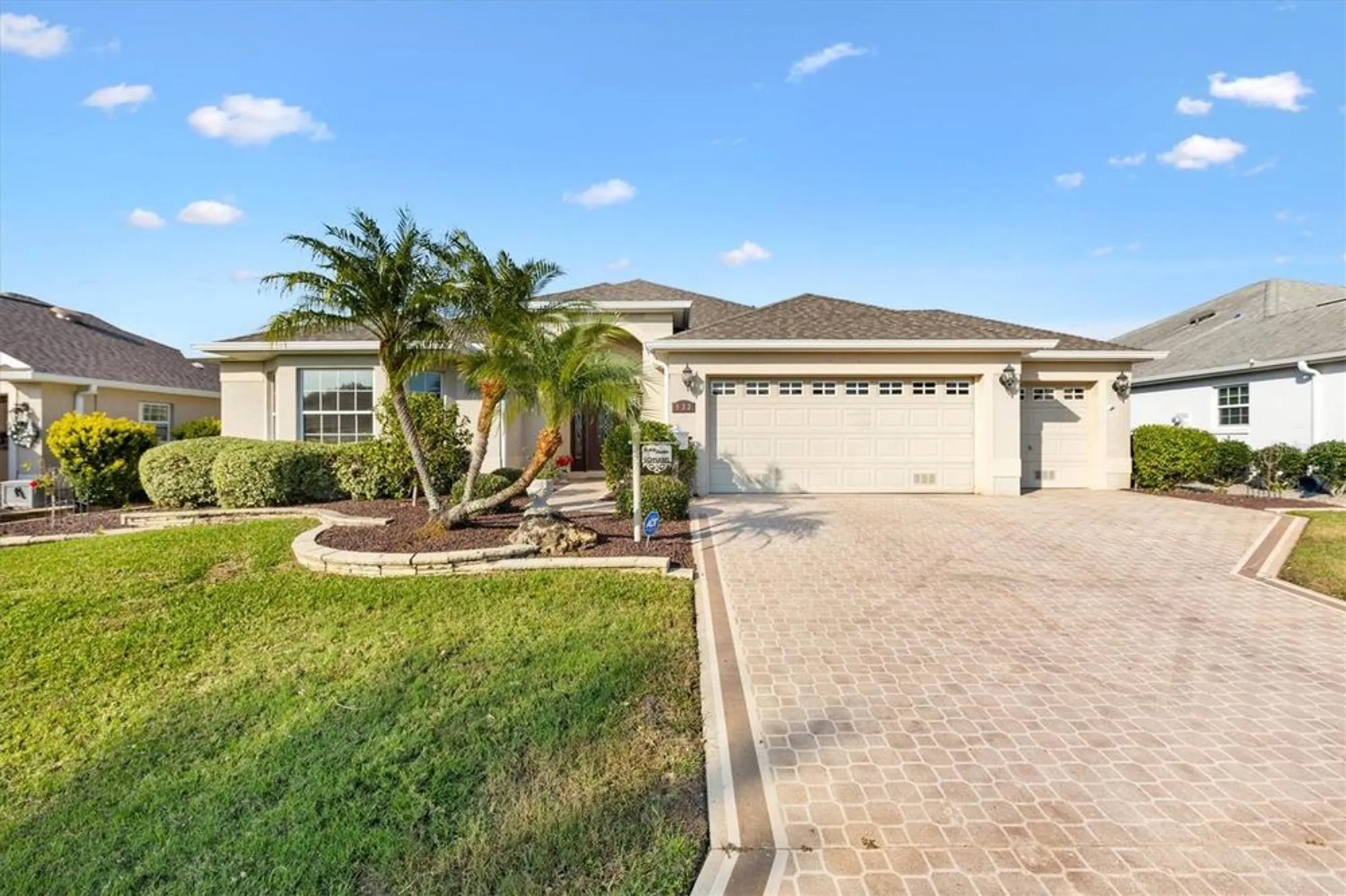 Property Slideshow image 2 of 35 | 933 folkstone way, The Villages, FL, 32162