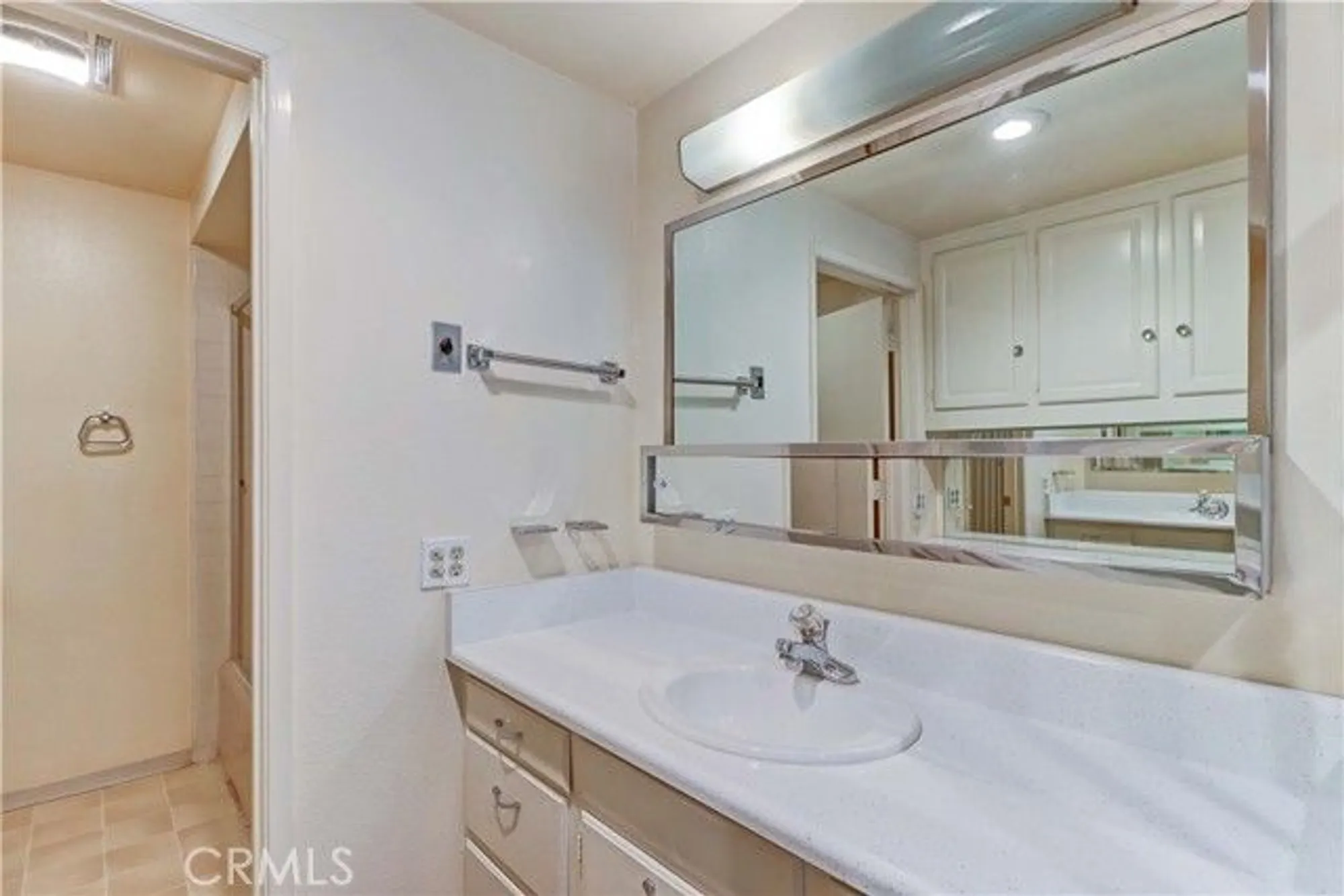 Property Slideshow image 33 of 56 | 2009 via mariposa w d, Laguna Woods, CA, 92637