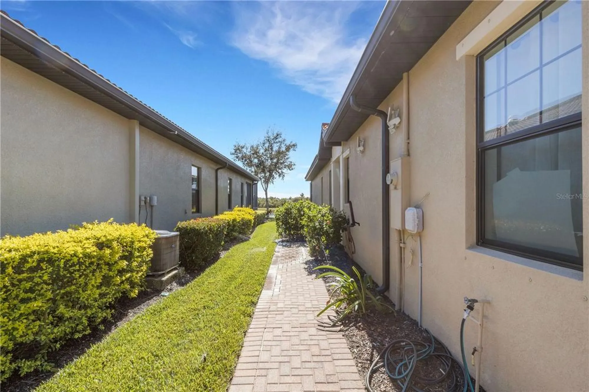 Property Slideshow image 6 of 69 | 10417 crooked creek dr, Venice, FL, 34293