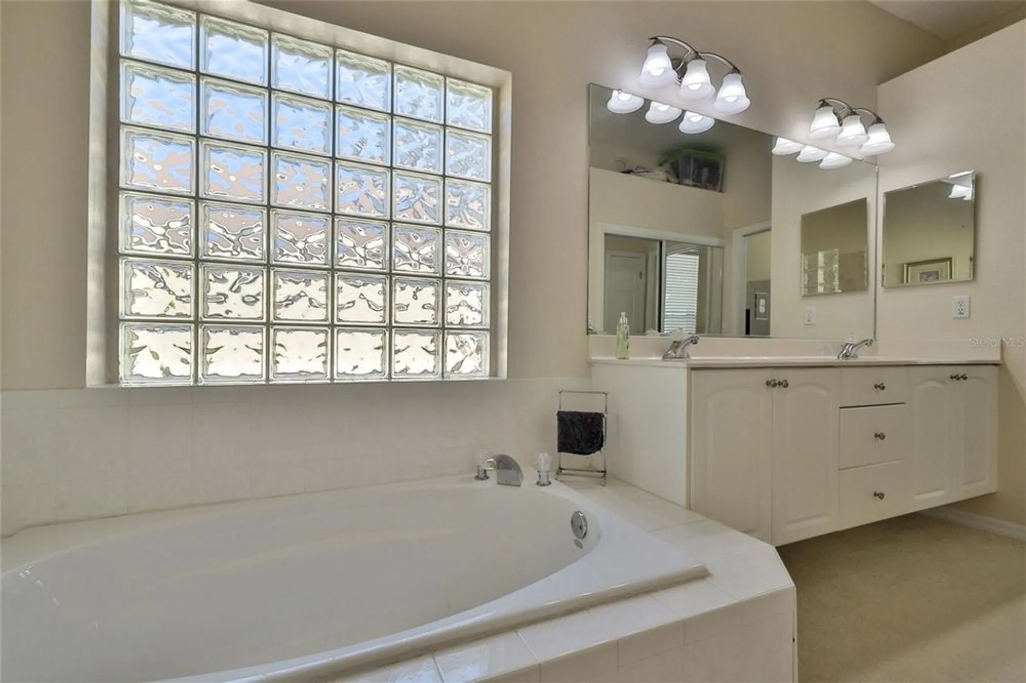 Property Slideshow image 14 of 34 | 3341 glenshane way, Ormond Beach, FL, 32174
