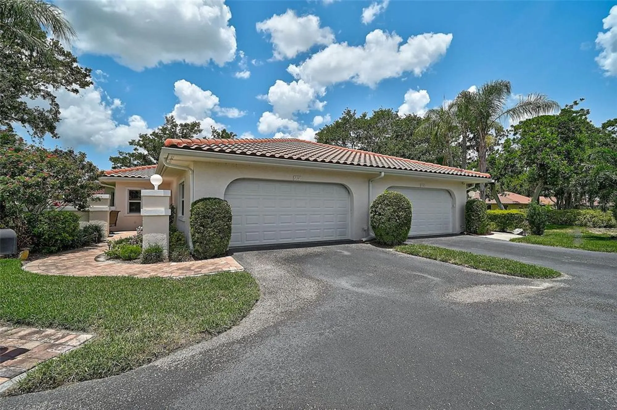 Property Slideshow image 2 of 49 | 7341 golf pointe cir, Sarasota, FL, 34243
