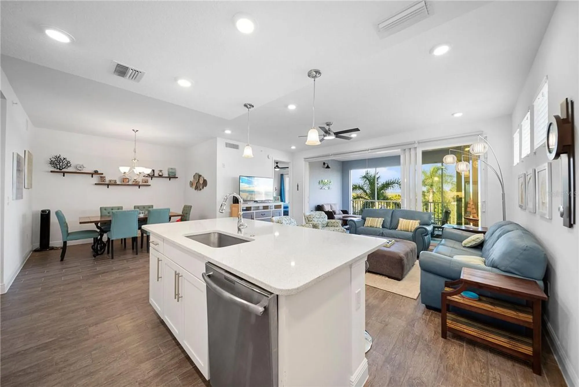 Property Slideshow image 11 of 72 | 391 aruba cir 303, Bradenton, FL, 34209