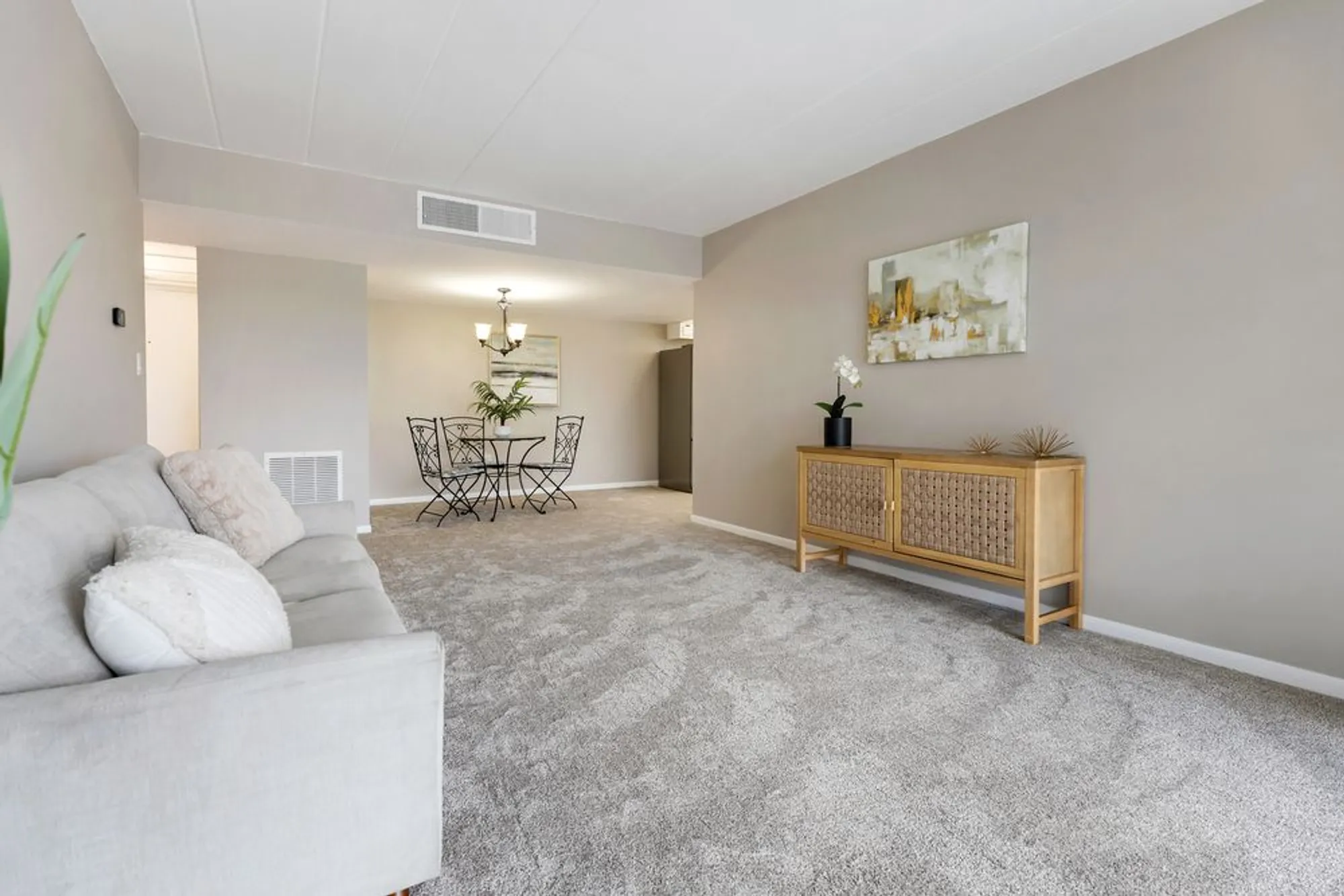 Property Slideshow image 5 of 19 | 2900 maple ave 17e, Downers Grove, IL, 60515