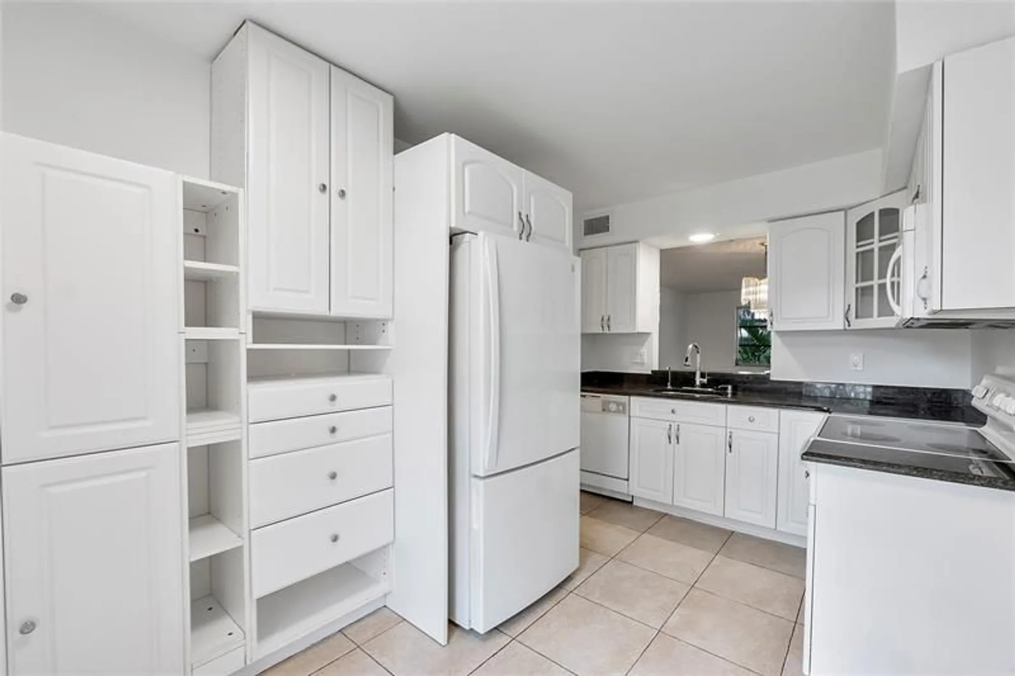 Property Slideshow image 7 of 21 | 7708 margate blvd, Margate, FL, 33063