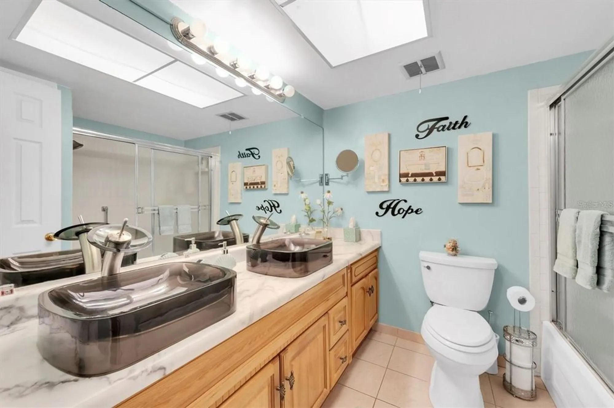 Property Slideshow image 18 of 30 | 19029 us highway 19 n apt 9-403, Clearwater, FL, 33764