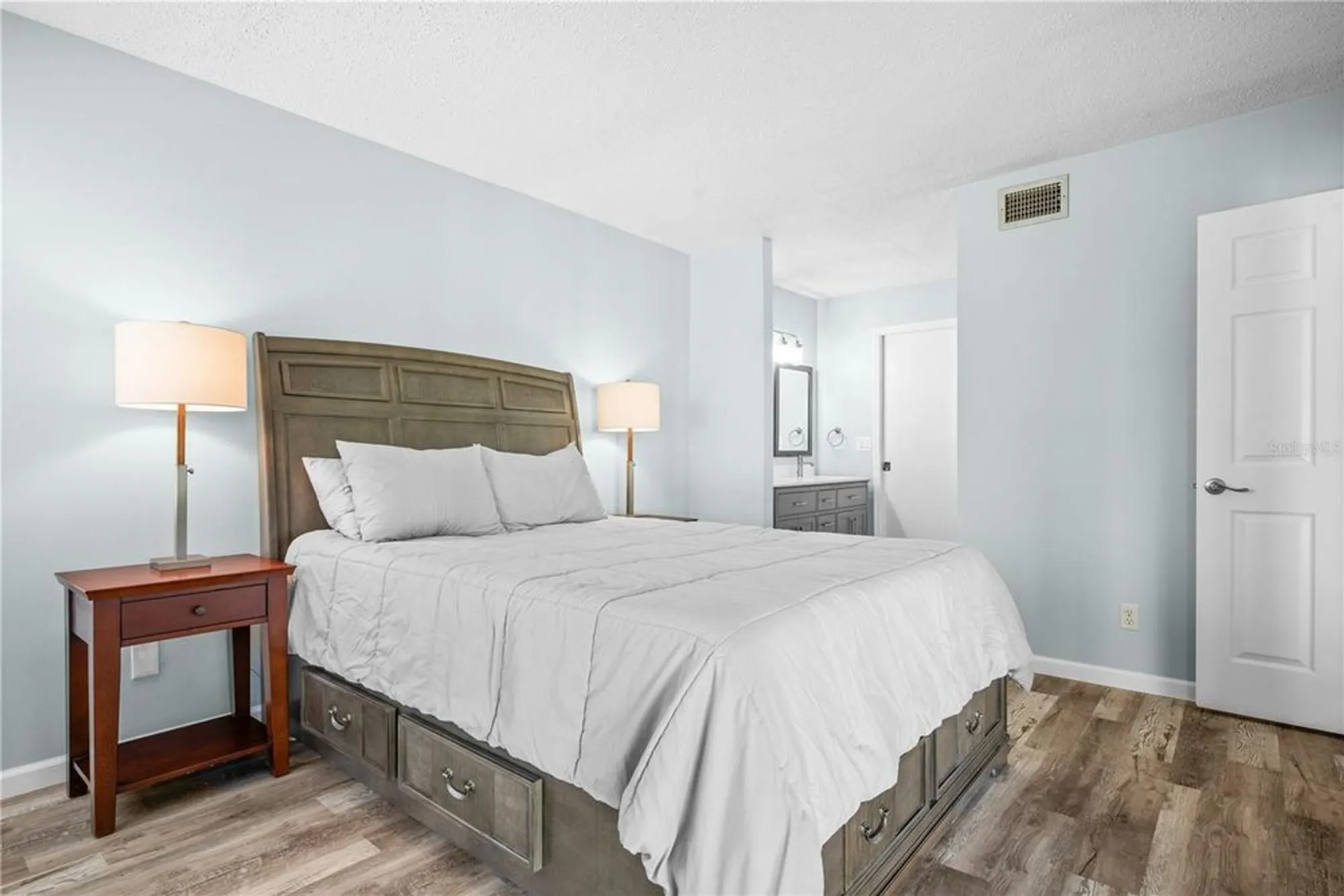 Property Slideshow image 22 of 34 | 14130 rosemary ln 5209, Largo, FL, 33774