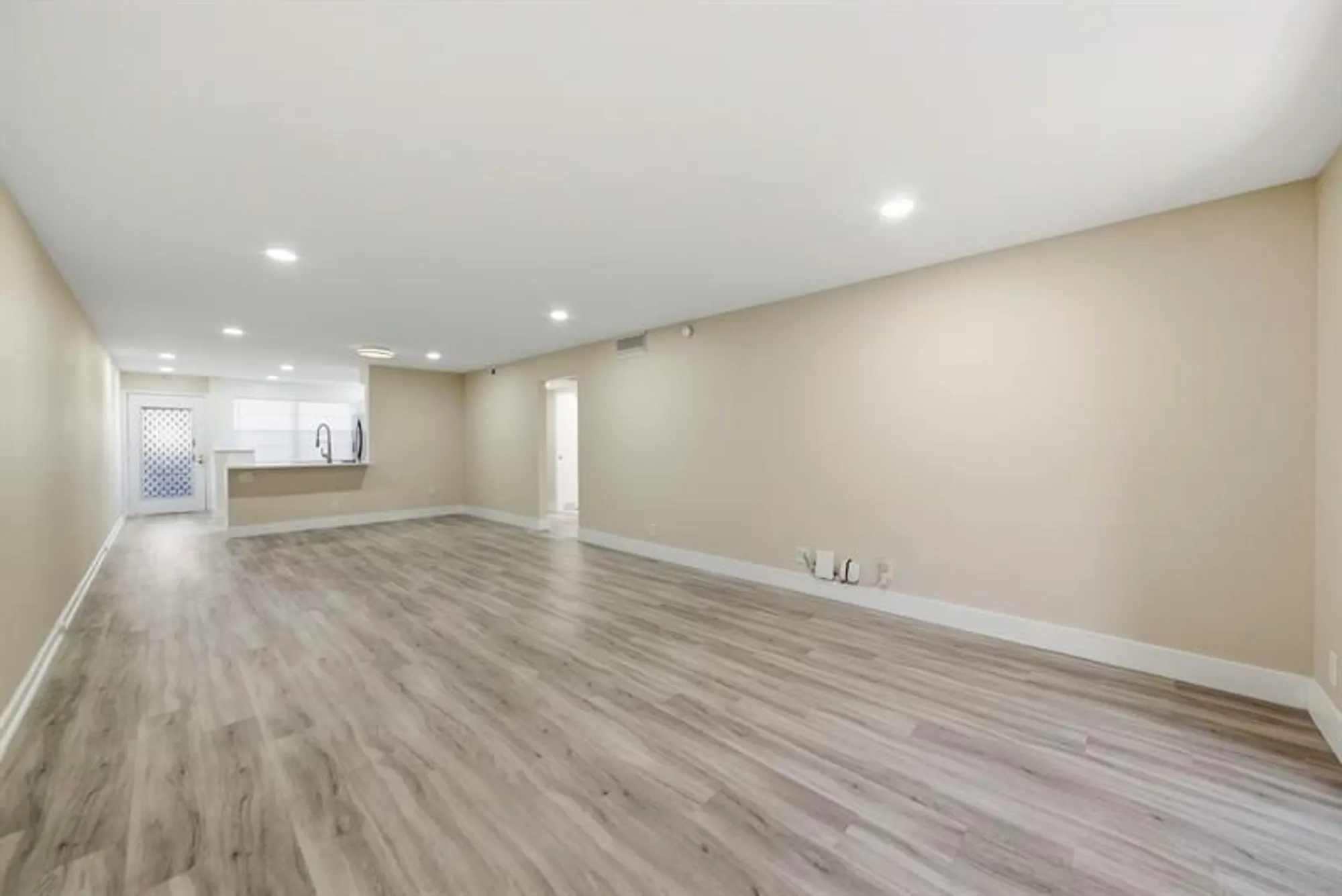Property Slideshow image 14 of 25 | 2901 victoria cir apt b2, Coconut Creek, FL, 33066