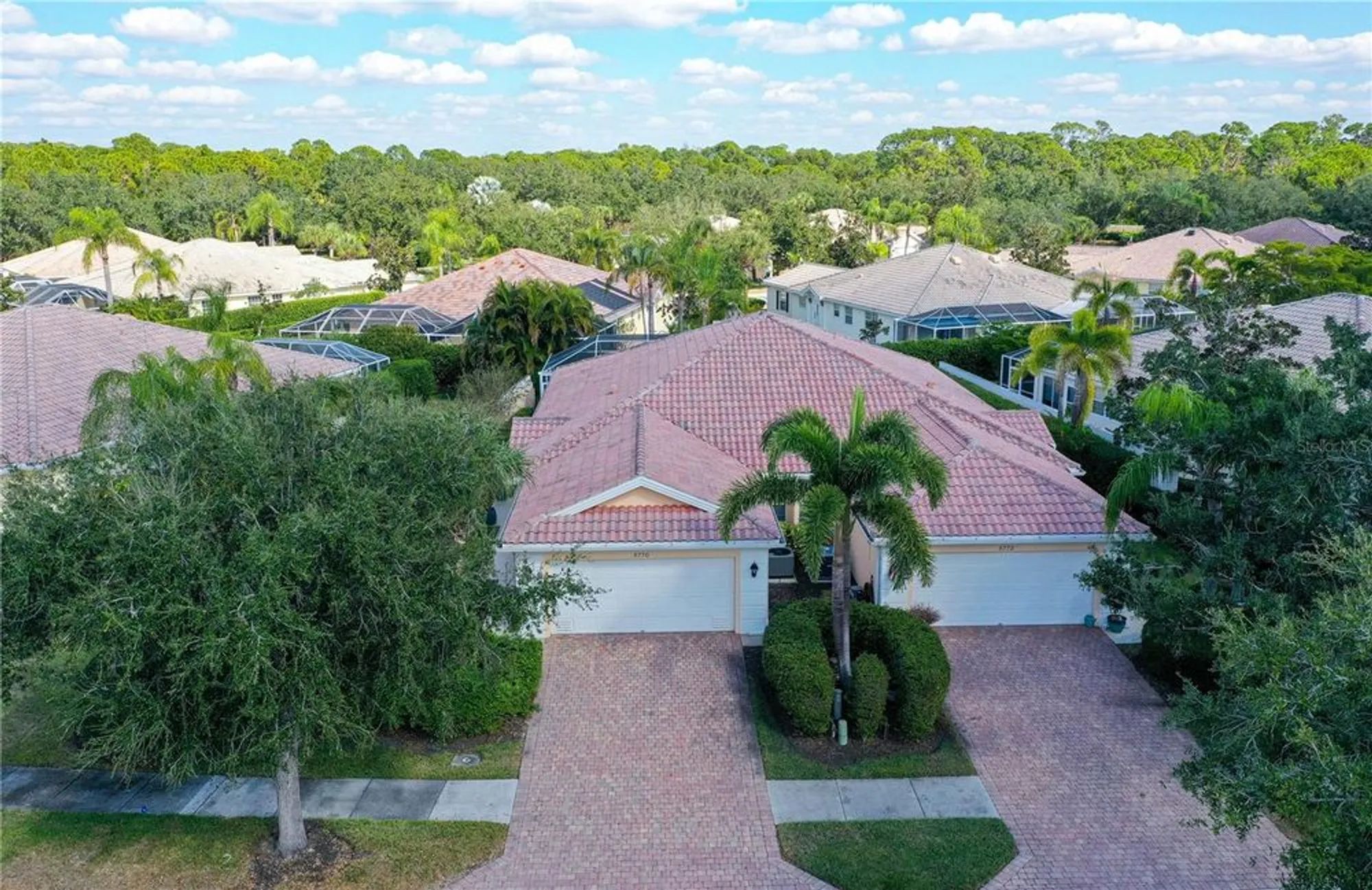 Property Slideshow image 5 of 87 | 5770 ivrea dr, Sarasota, FL, 34238