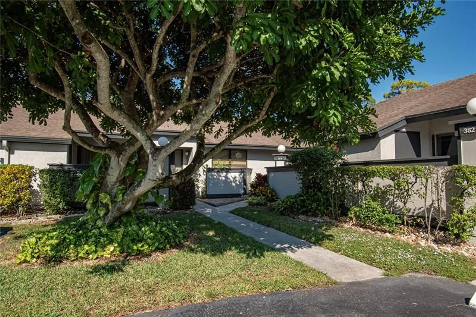 Property Slideshow image 9 of 64 | 381 ottawa ct, Royal Palm Beach, FL, 33411