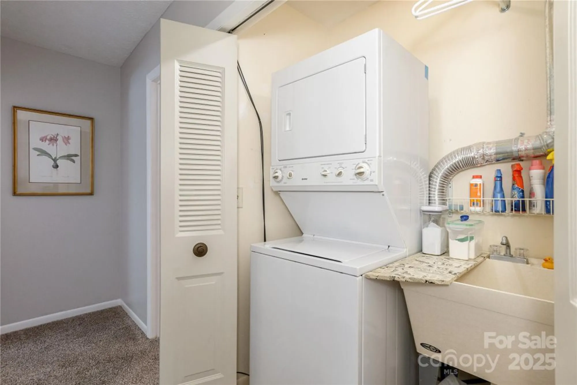 Property Slideshow image 16 of 25 | 103 oakwood pl apt 4, Hendersonville, NC, 28792