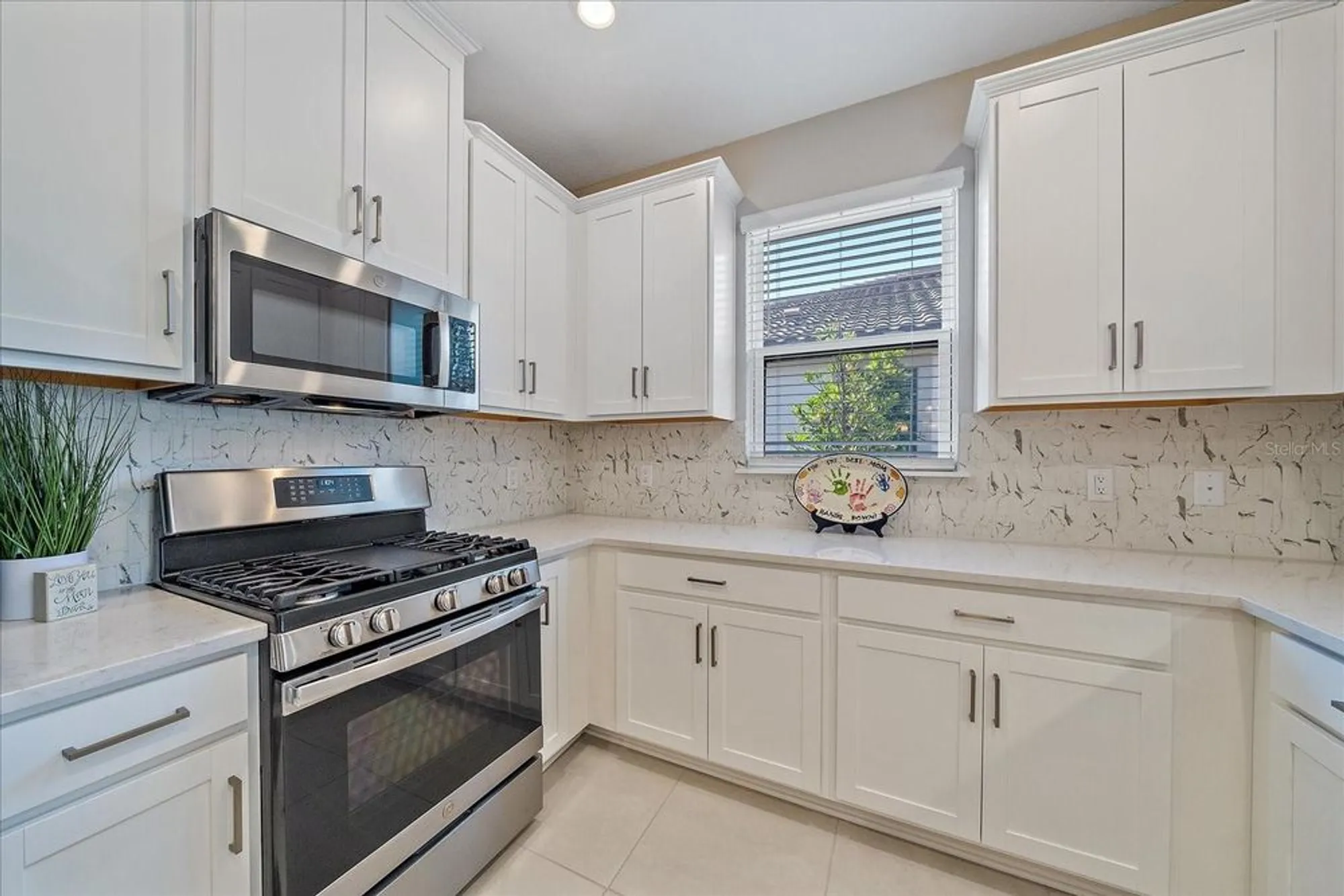 Property Slideshow image 8 of 38 | 6120 plateau ct, Bradenton, FL, 34203