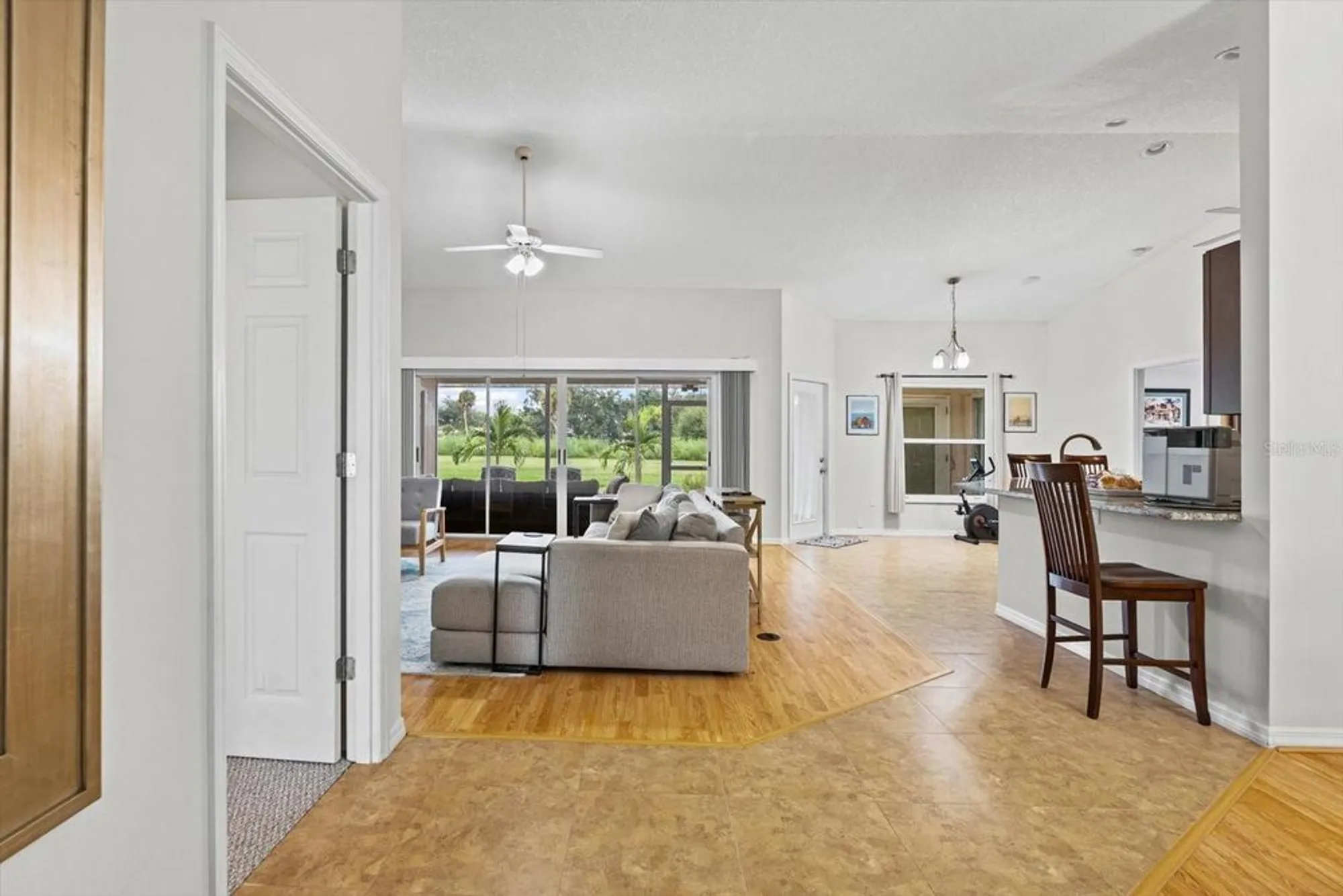 Property Slideshow image 10 of 44 | 3339 sheffield cir, Sarasota, FL, 34239