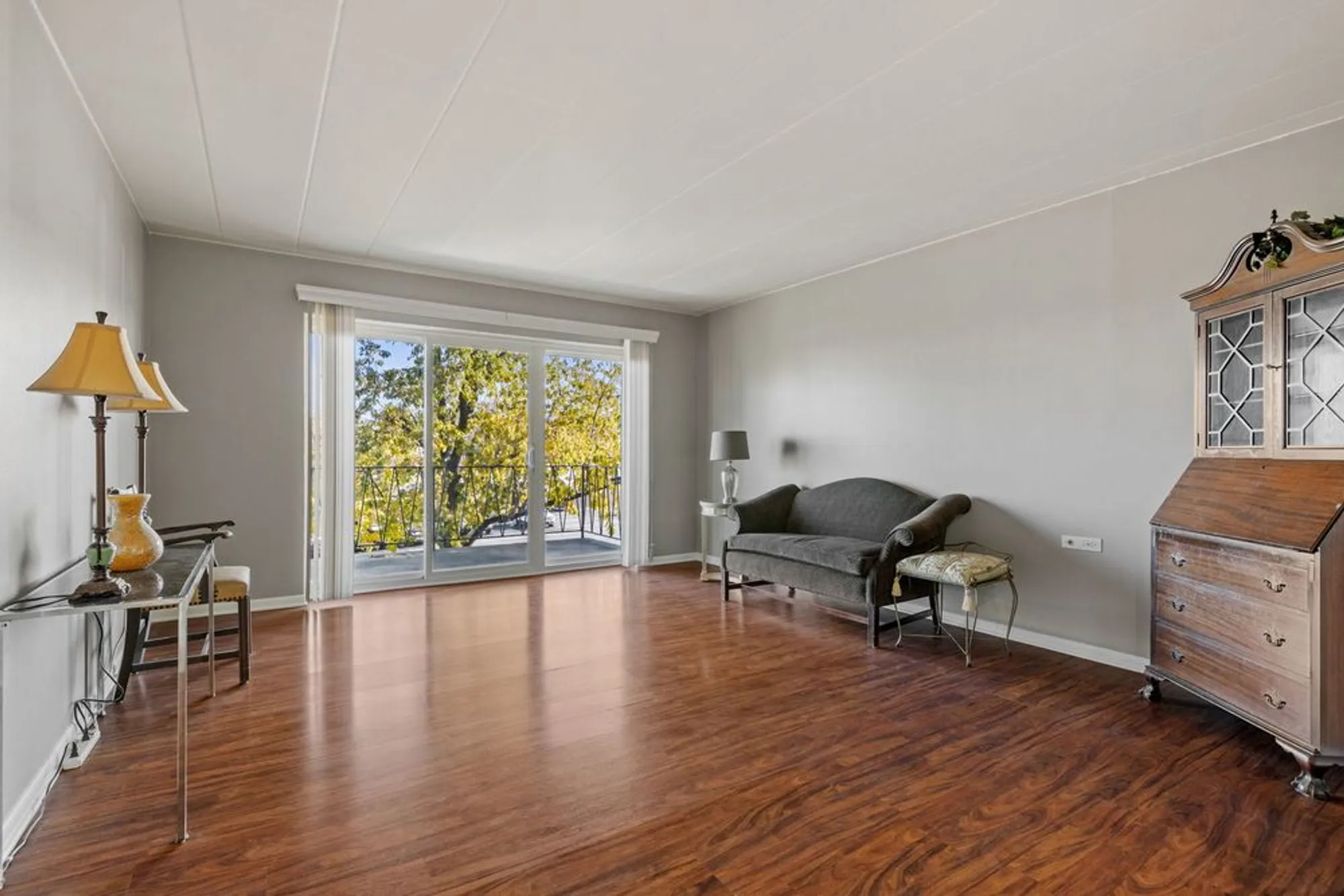 Property Slideshow image 4 of 25 | 5540 walnut ave apt 6b, Downers Grove, IL, 60515