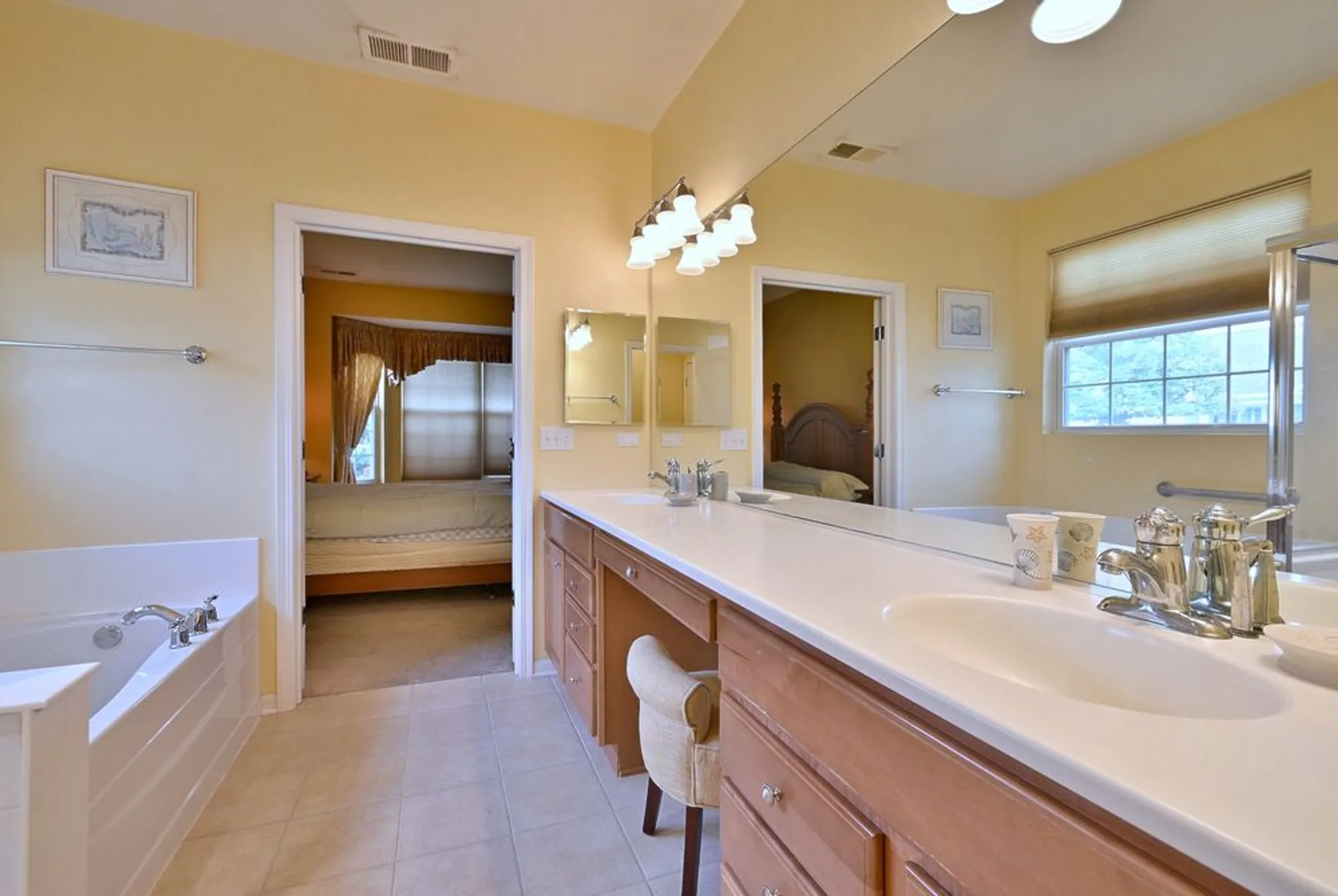 Property Slideshow image 26 of 36 | 2832 beacon point cir, Elgin, IL, 60124