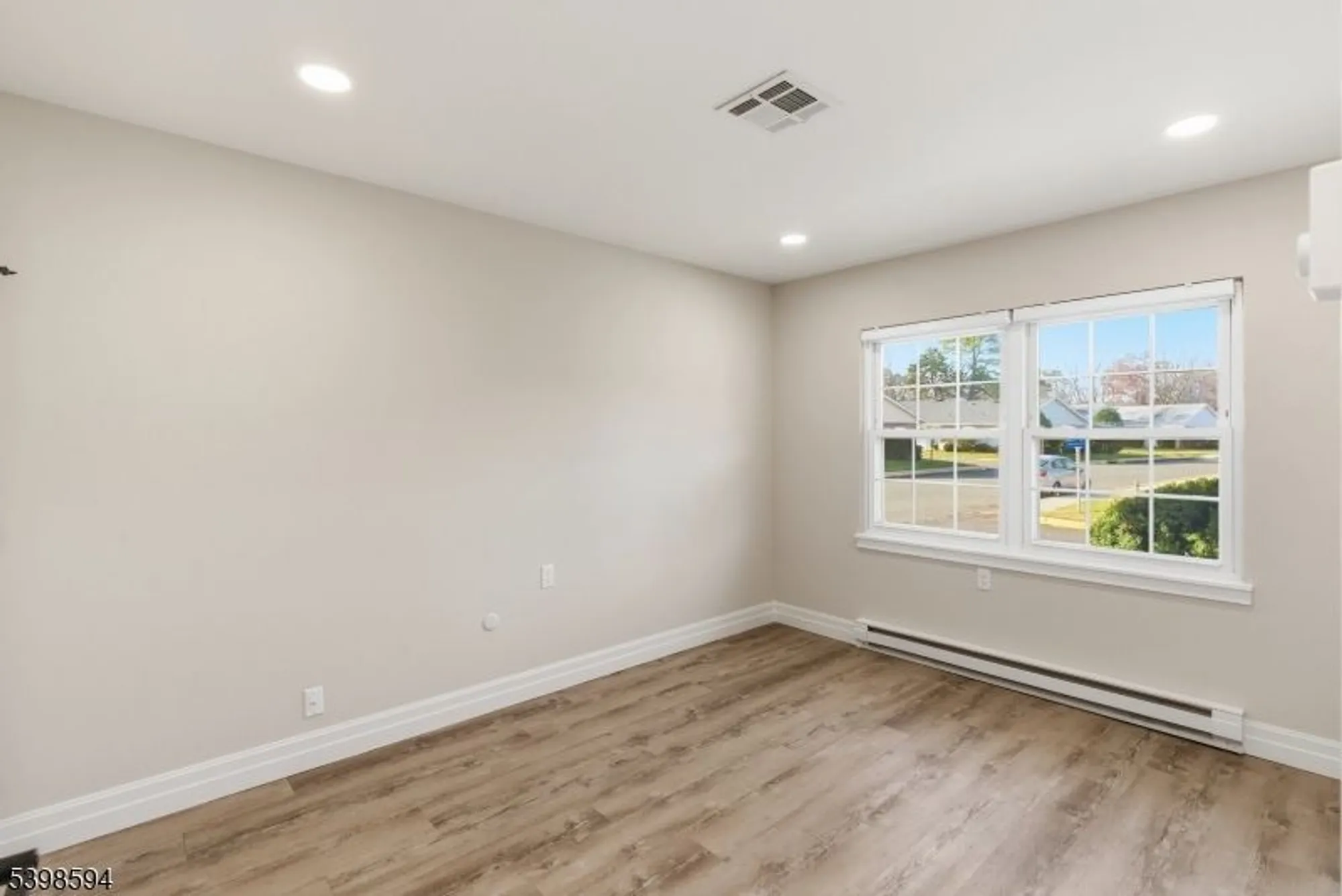 Property Slideshow image 11 of 25 | 1015 aberdeen dr a, Lakewood Twp., NJ, 08701