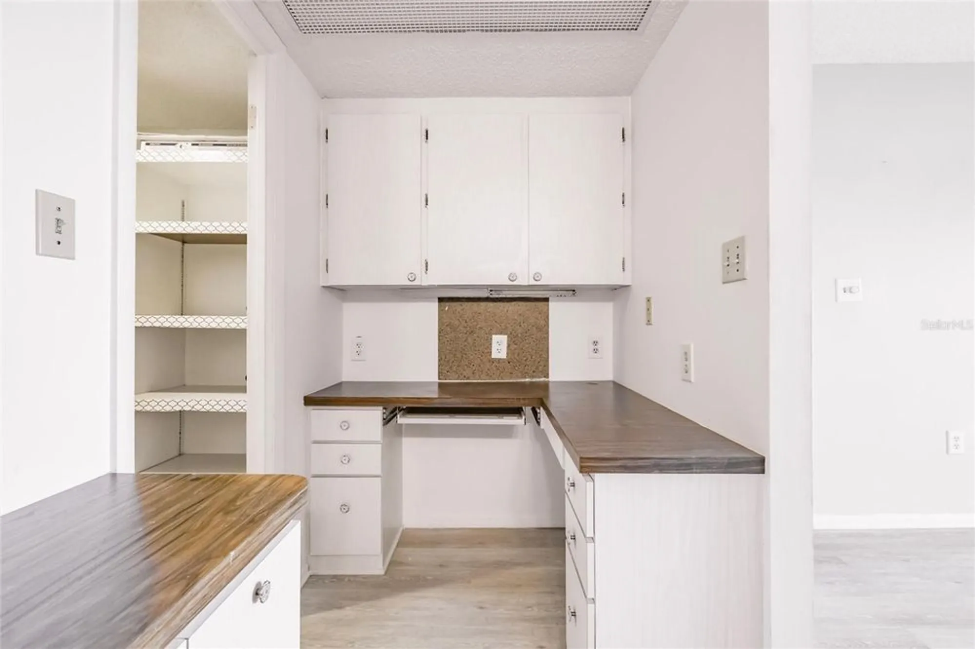 Property Slideshow image 19 of 64 | 3635 lake bayshore dr j-410, Bradenton, FL, 34205