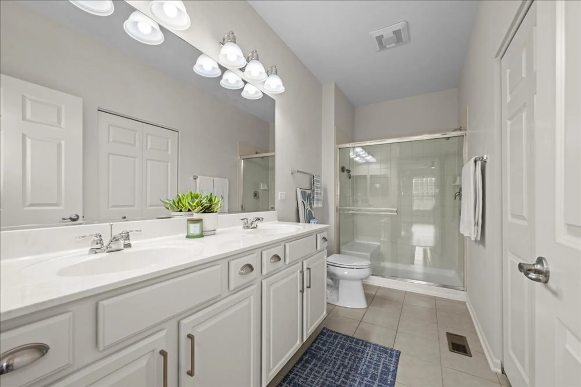 Property Slideshow image 19 of 30 | 1148 drury ln, Aurora, IL, 60502