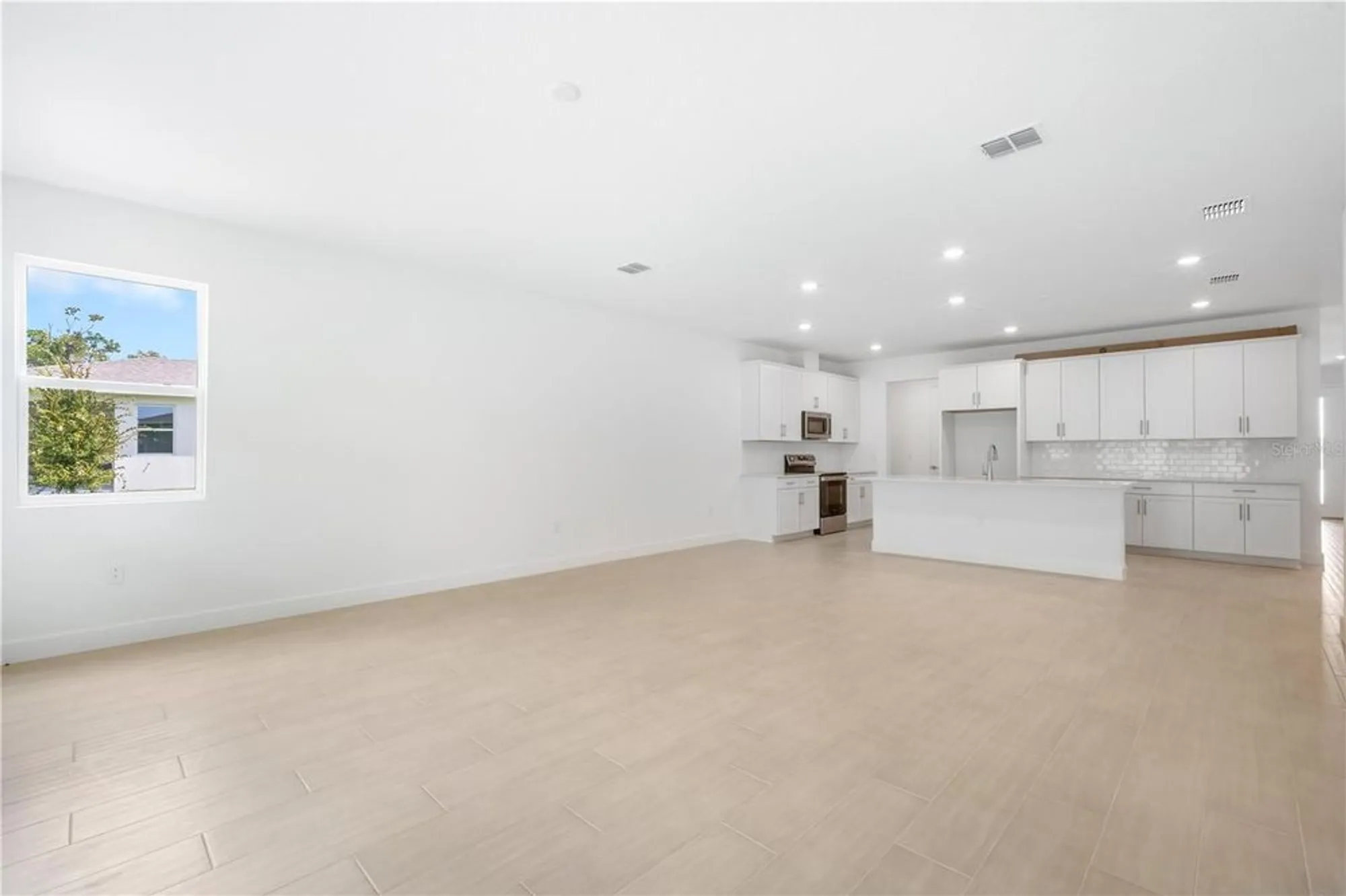 Property Slideshow image 18 of 48 | 9005 players dr, Weeki Wachee, FL, 34613