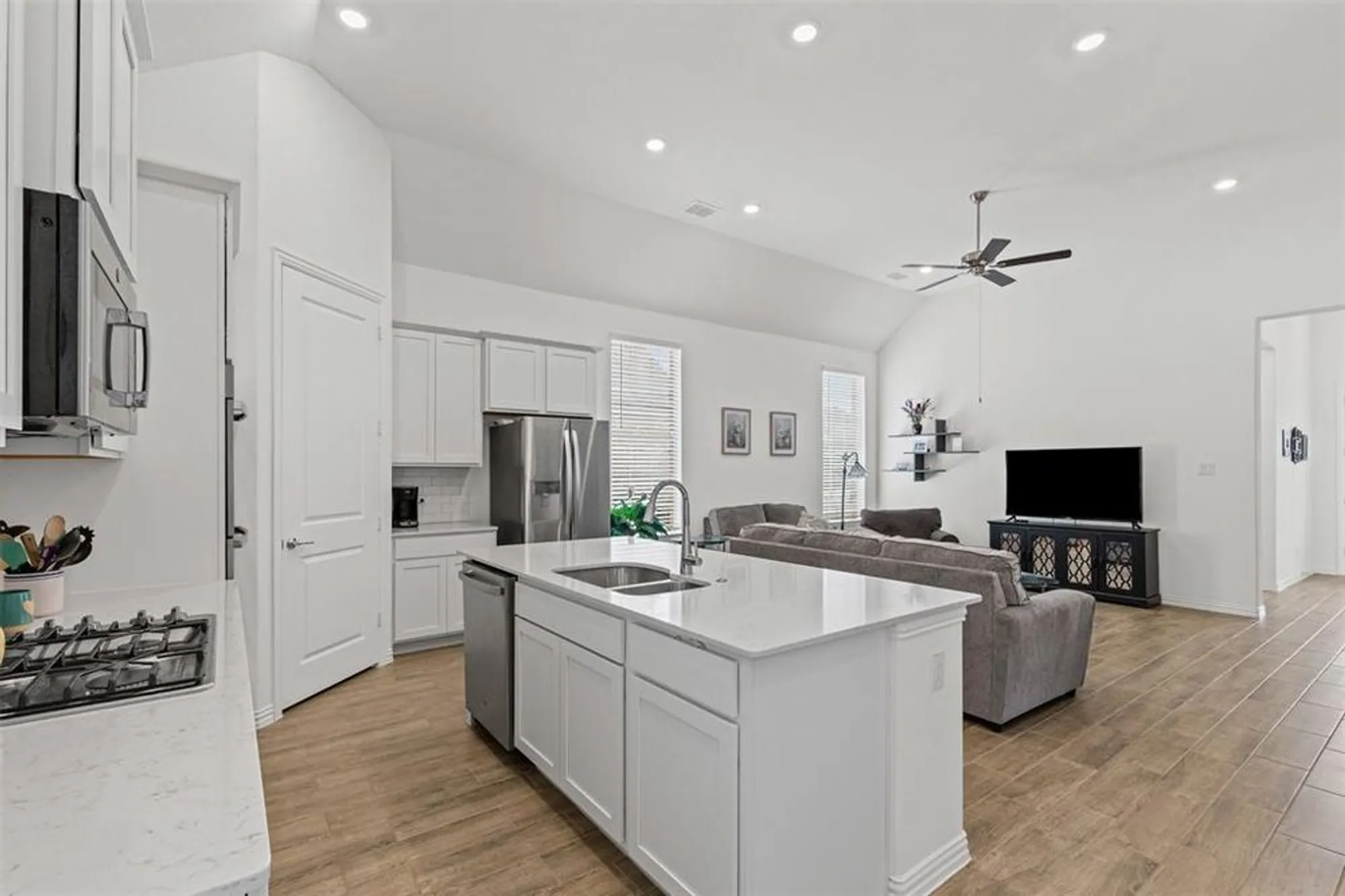 Property Slideshow image 11 of 30 | 4747 kings garden pkwy, Arlington, TX, 76005