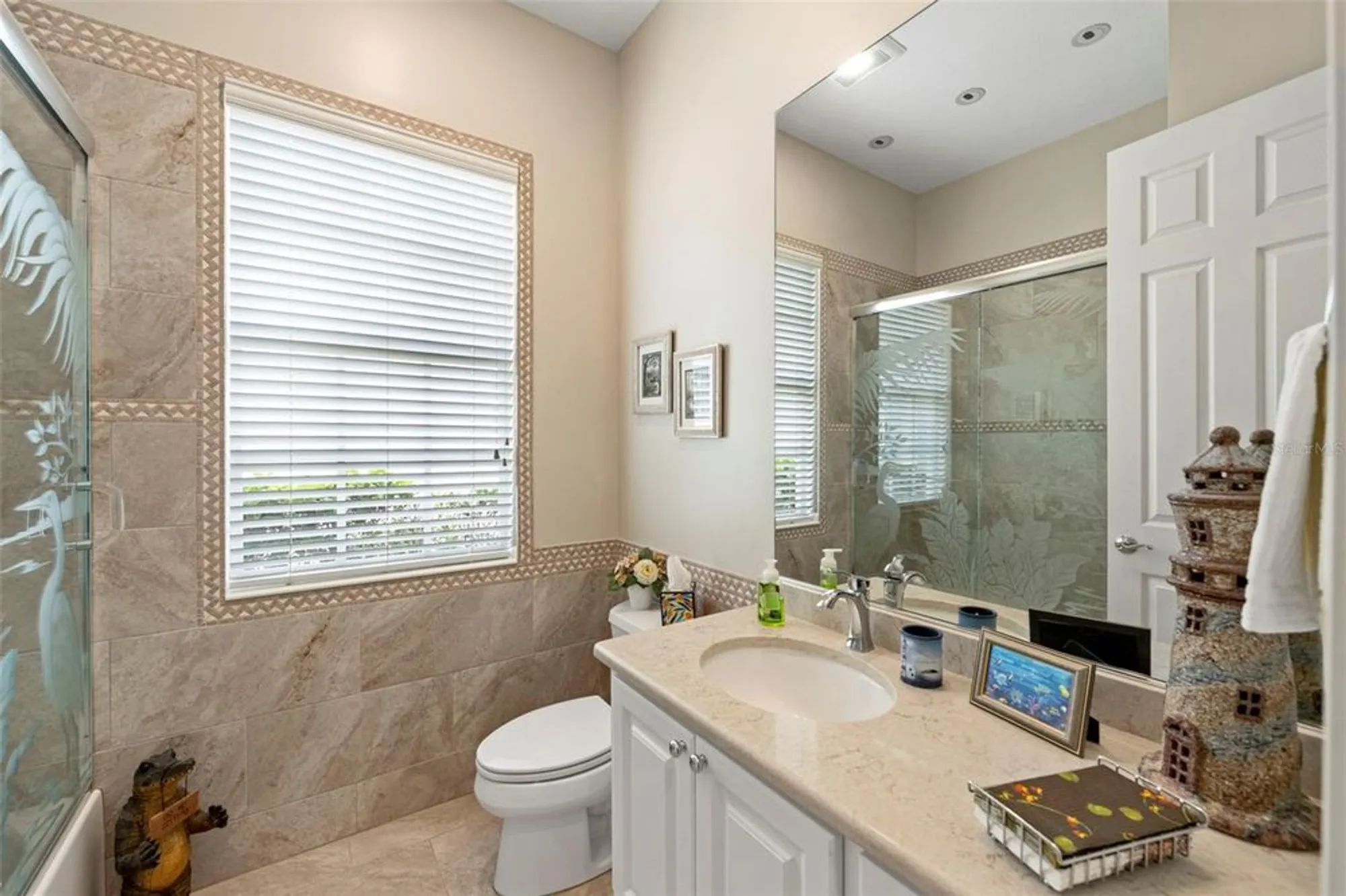 Property Slideshow image 20 of 62 | 5791 girona pl, Sarasota, FL, 34238