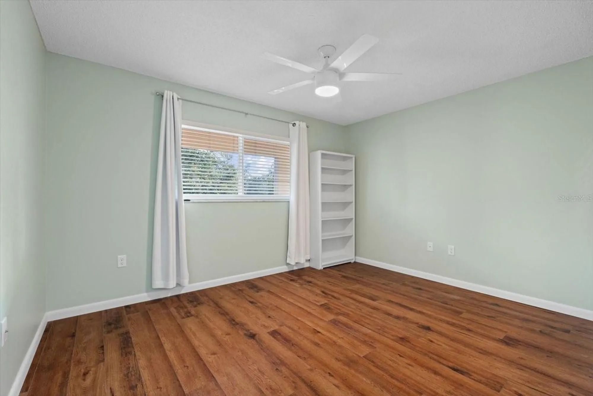 Property Slideshow image 21 of 33 | 2522 clubhouse dr unit 204, Sarasota, FL, 34232