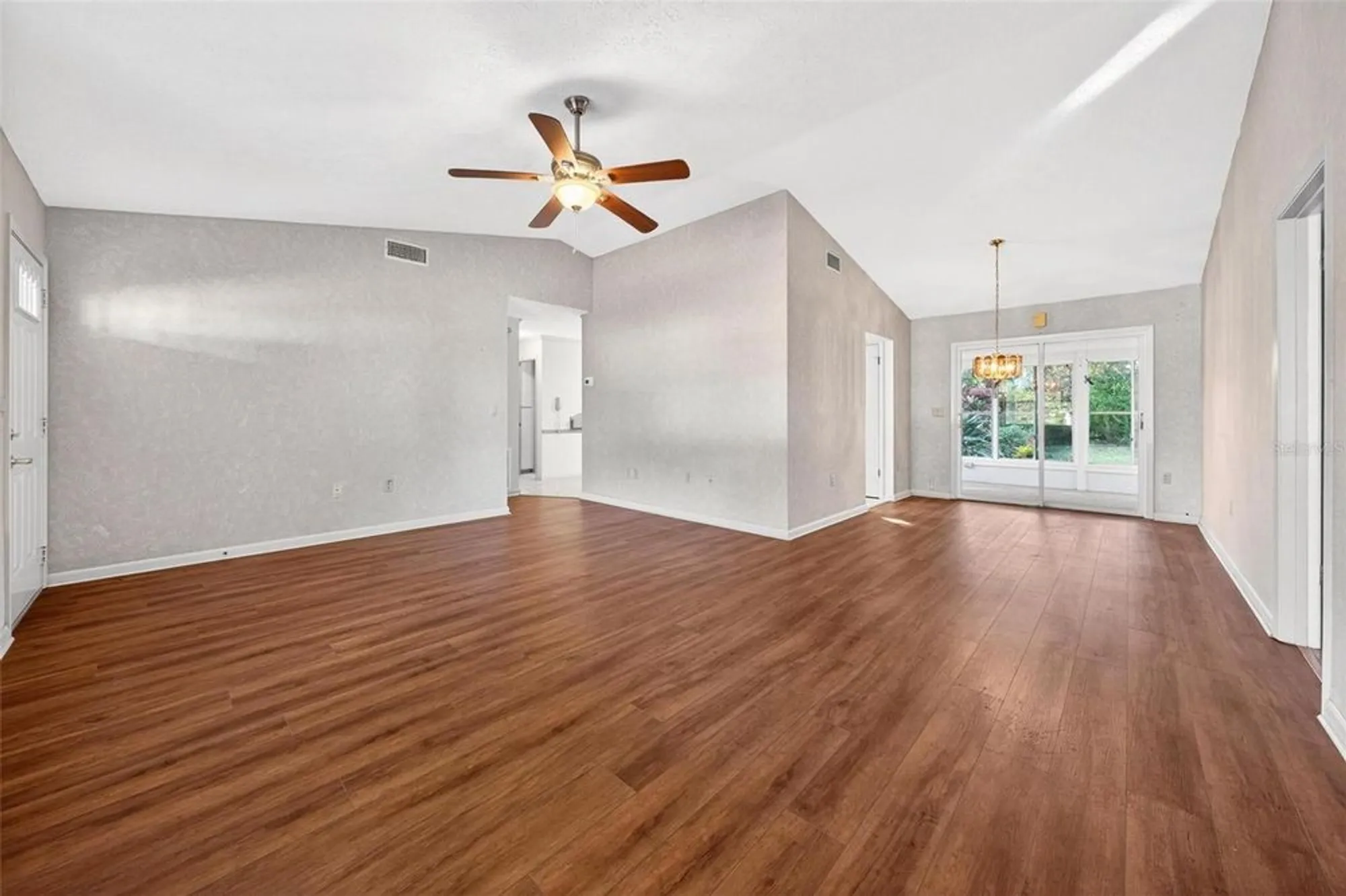 Property Slideshow image 8 of 34 | 2215 orkney dr, Leesburg, FL, 34788