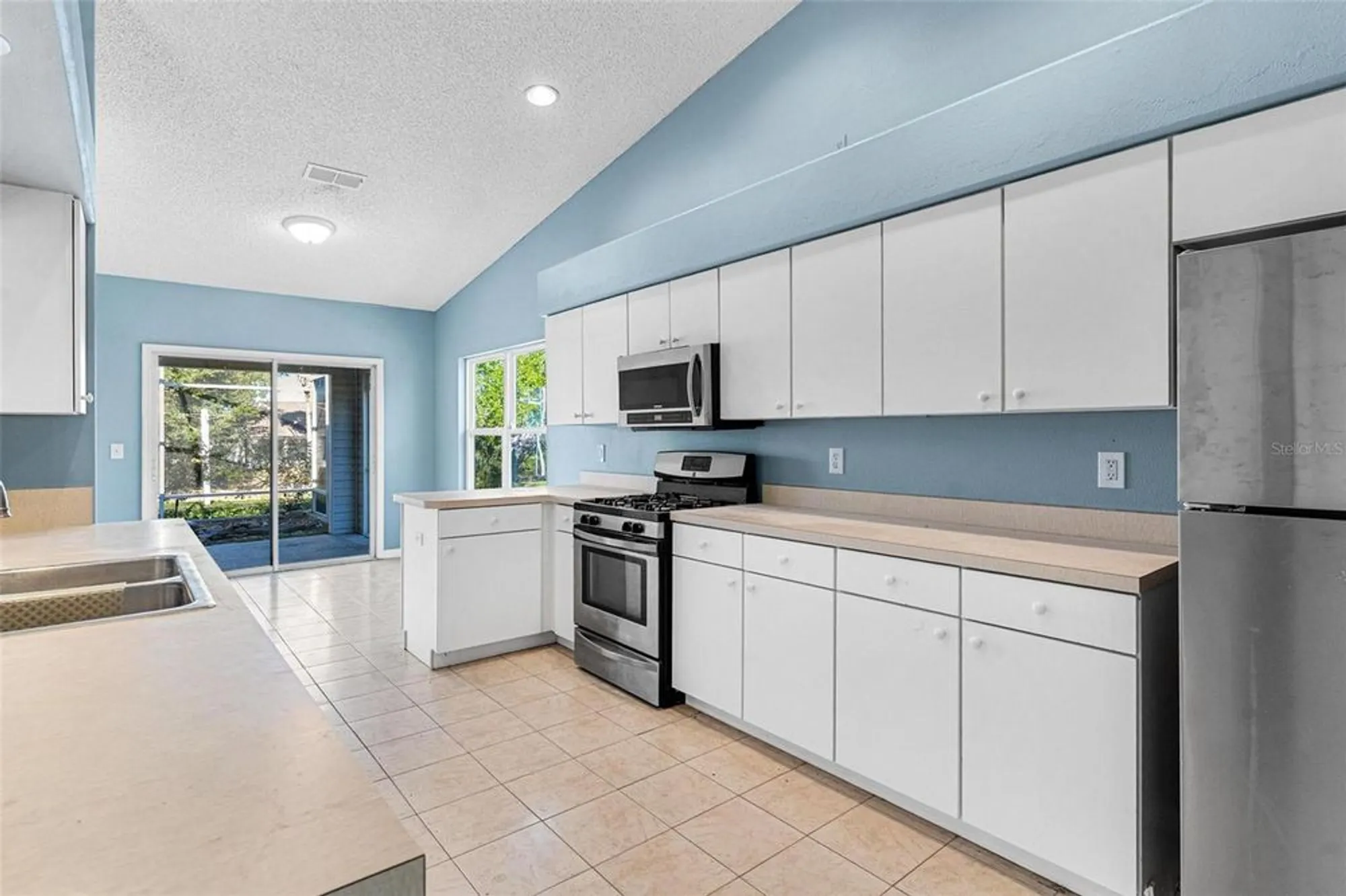 Property Slideshow image 8 of 31 | 1009 forest breeze path, Leesburg, FL, 34748