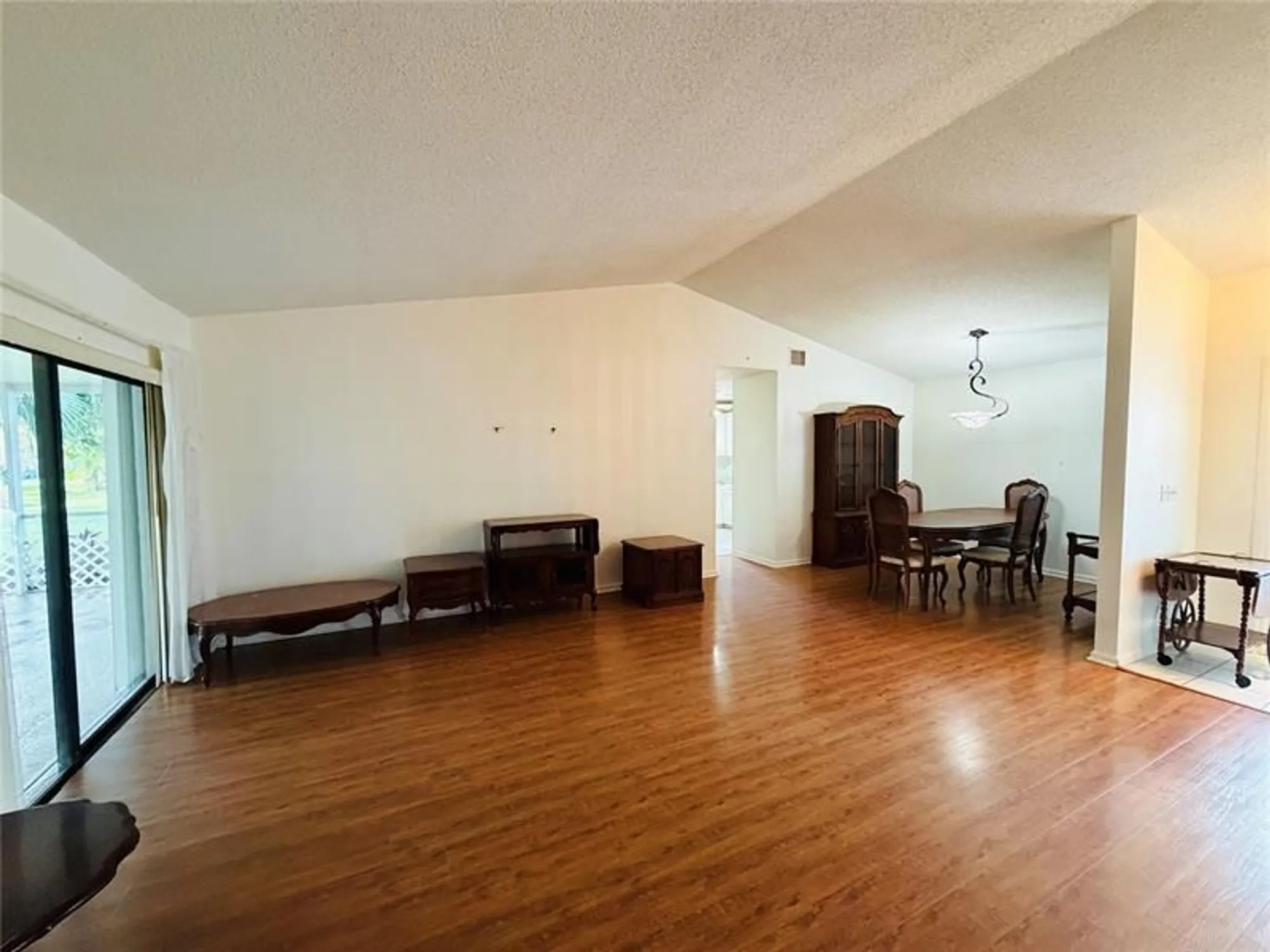 Property Slideshow image 5 of 29 | 7013 nw 107th ave, Tamarac, FL, 33321