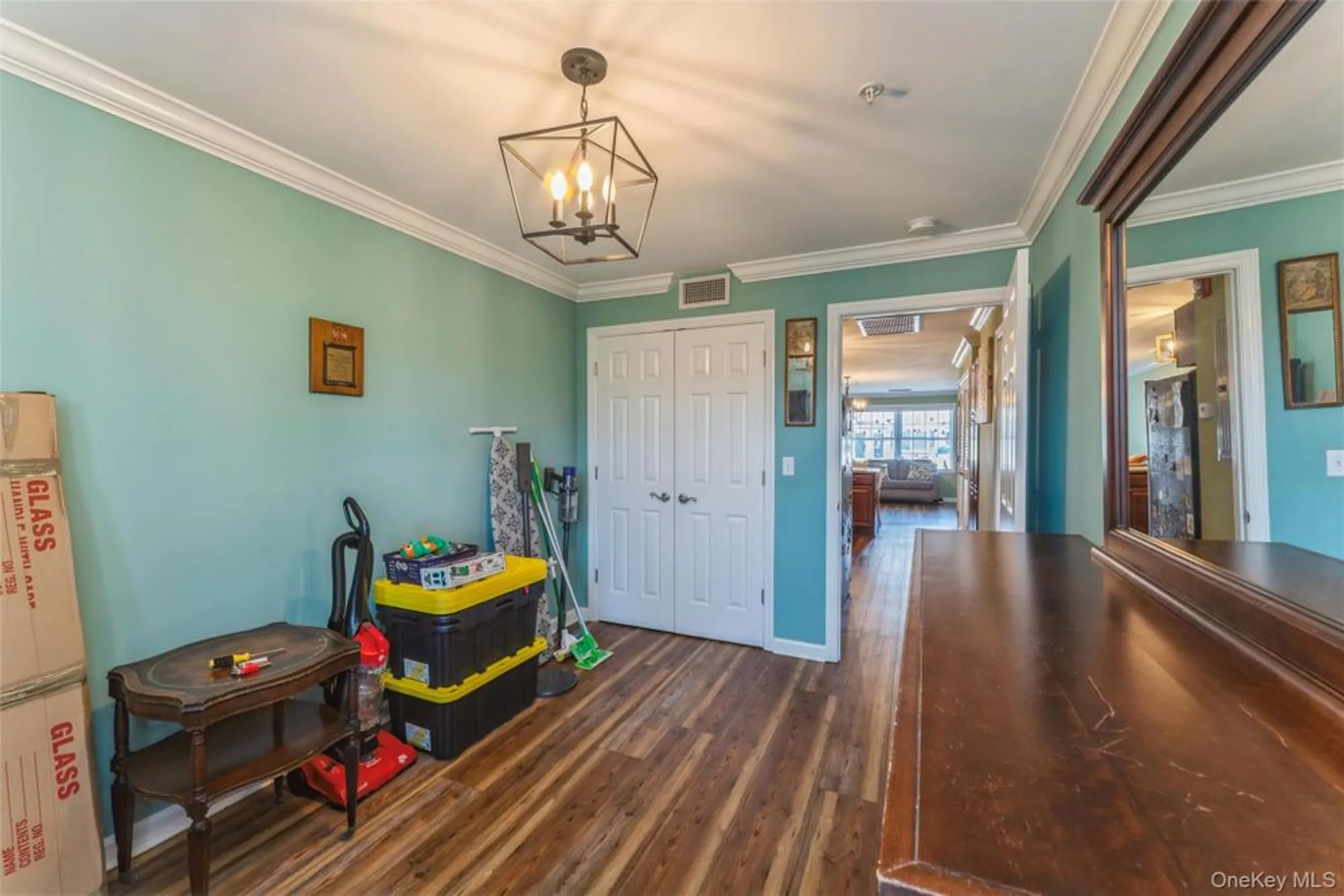 Property Slideshow image 18 of 31 | 1207 willow ln, Valley Stream, NY, 11580