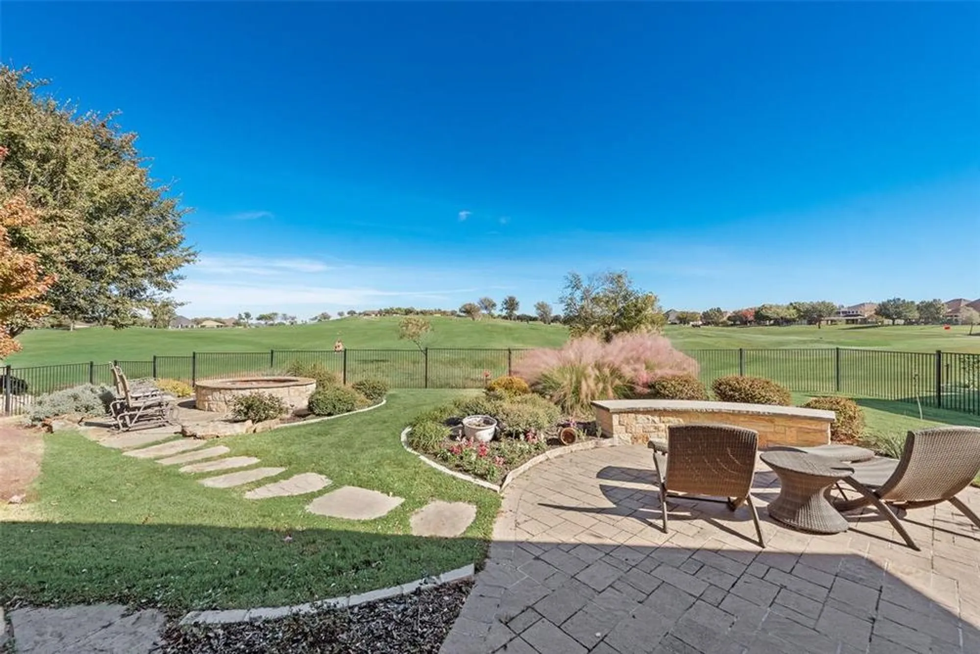 Property Slideshow image 26 of 32 | 11532 southerland dr, Denton, TX, 76207