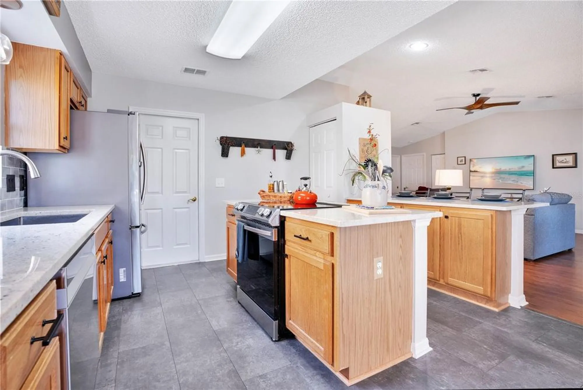 Property Slideshow image 9 of 48 | 725 timbercrest dr, Leesburg, FL, 34748