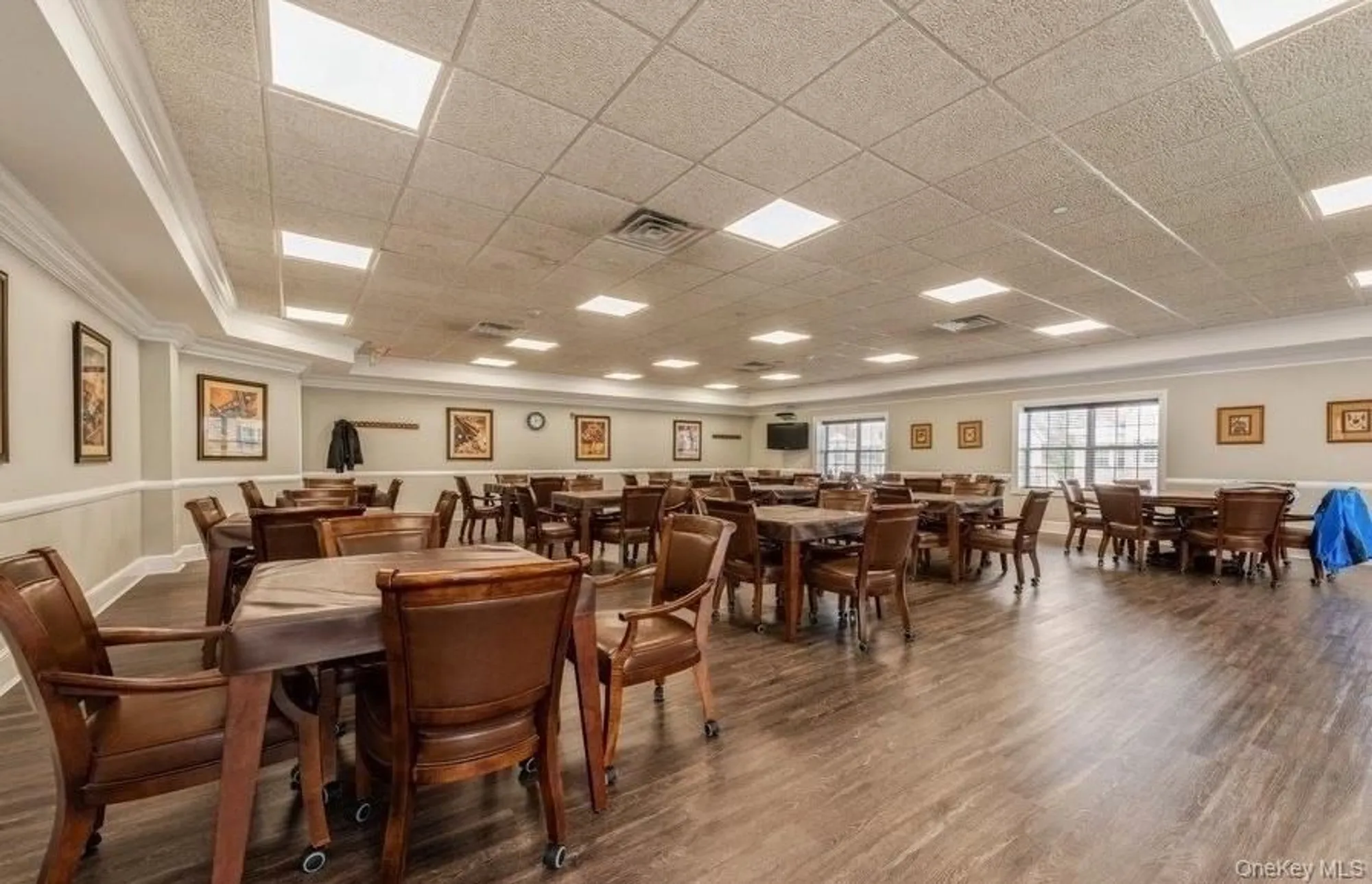 Property Slideshow image 6 of 39 | 383 summer ct, East Meadow, NY, 11554