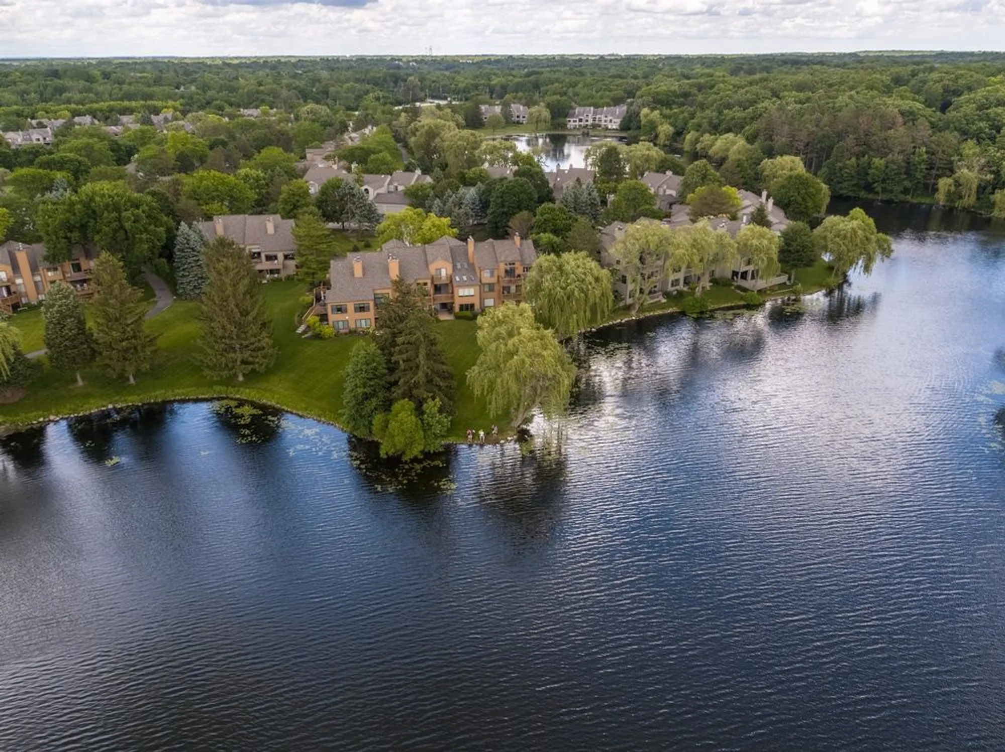 Property Slideshow image 27 of 32 | 78a foxwood ln # m169, Lake Barrington, IL, 60010