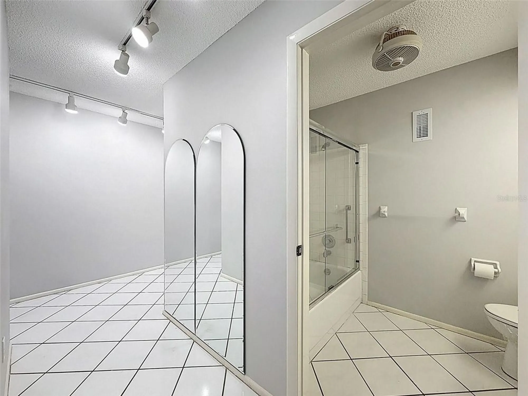 Property Slideshow image 28 of 82 | 5970 80th st n unit 206, St Petersburg, FL, 33709