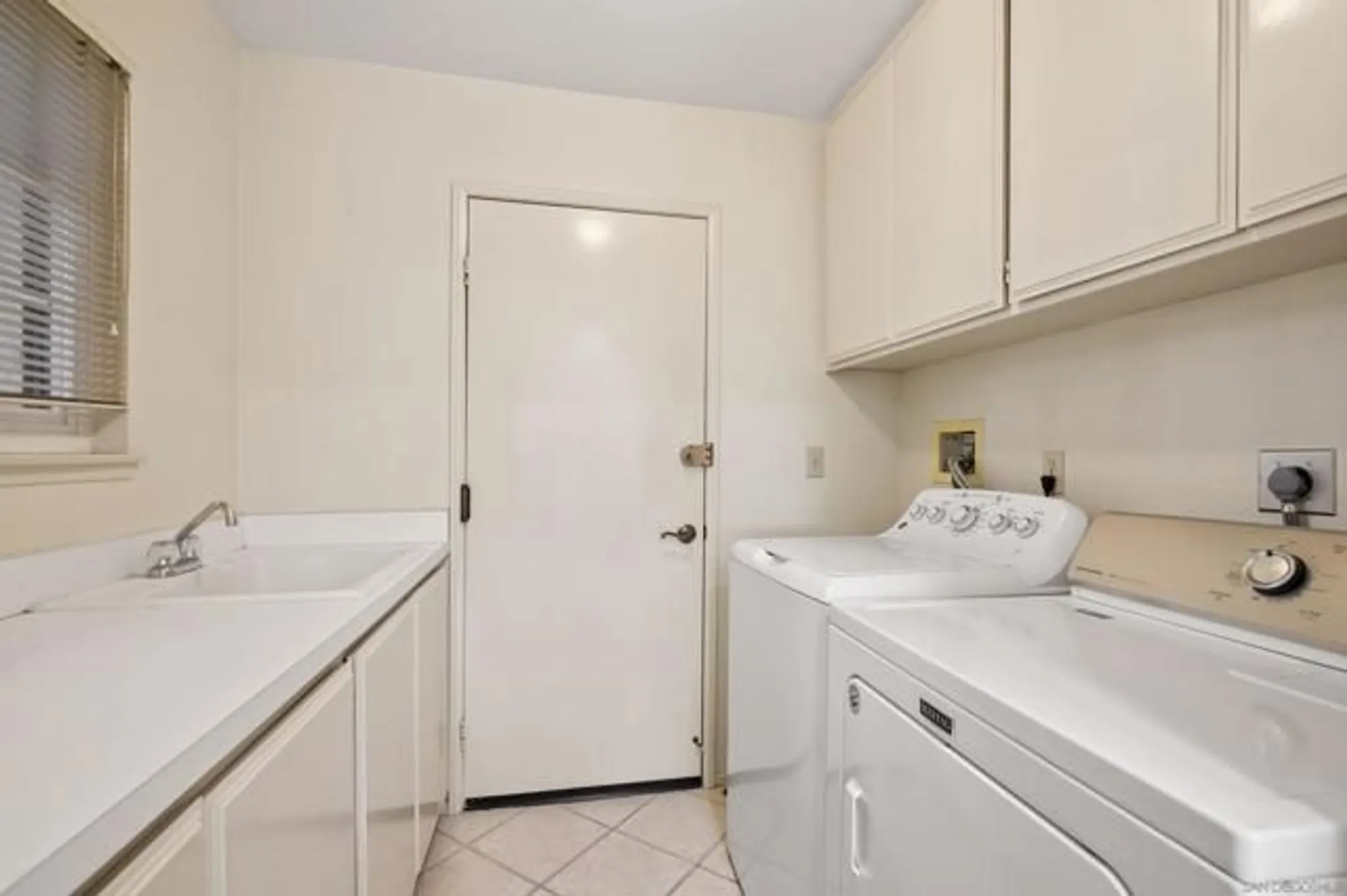 Property Slideshow image 22 of 51 | 18113 calle estepona, San Diego, CA, 92128