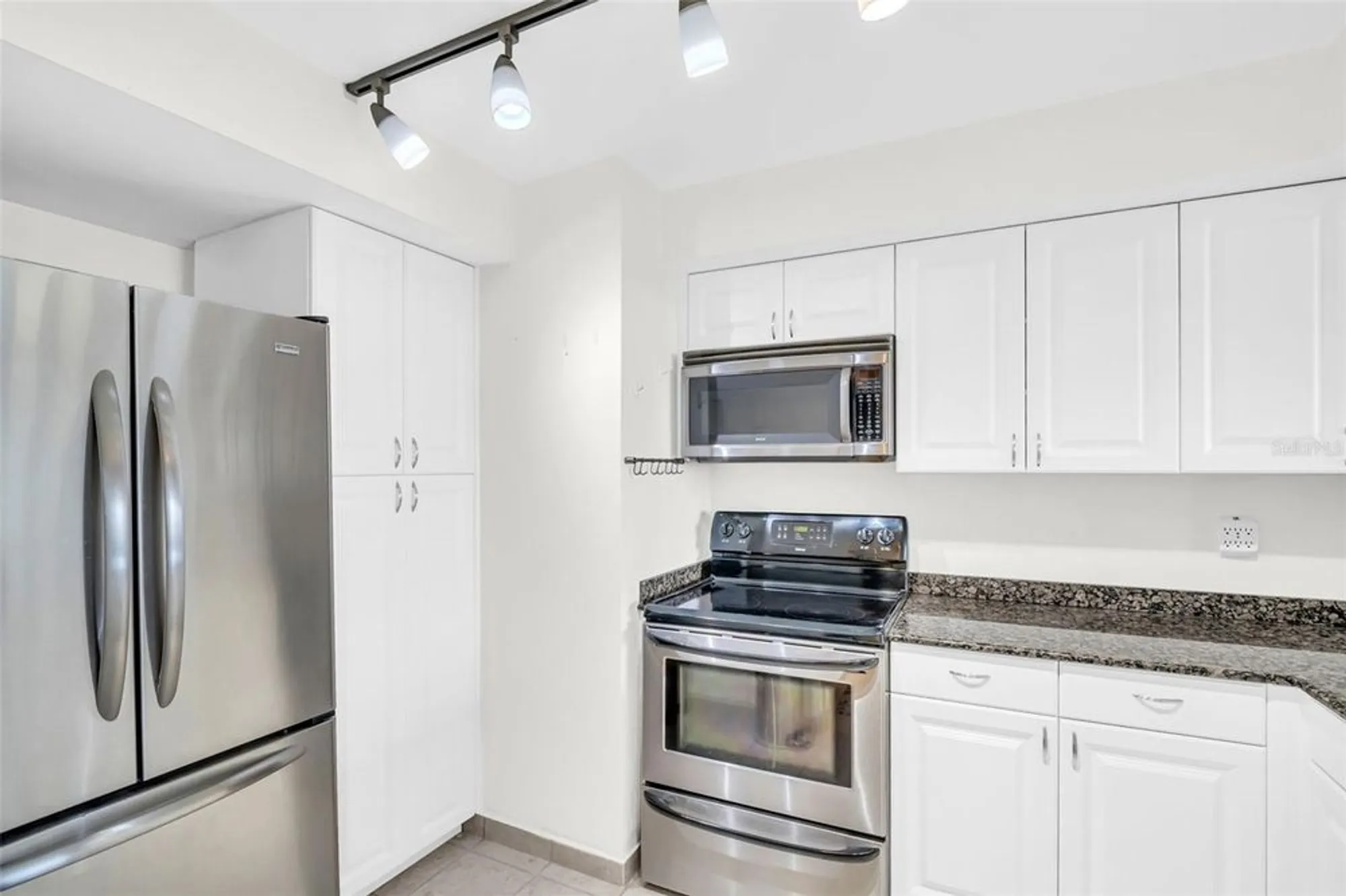 Property Slideshow image 8 of 49 | 6158 palma del mar blvd s apt 505, St Petersburg, FL, 33715