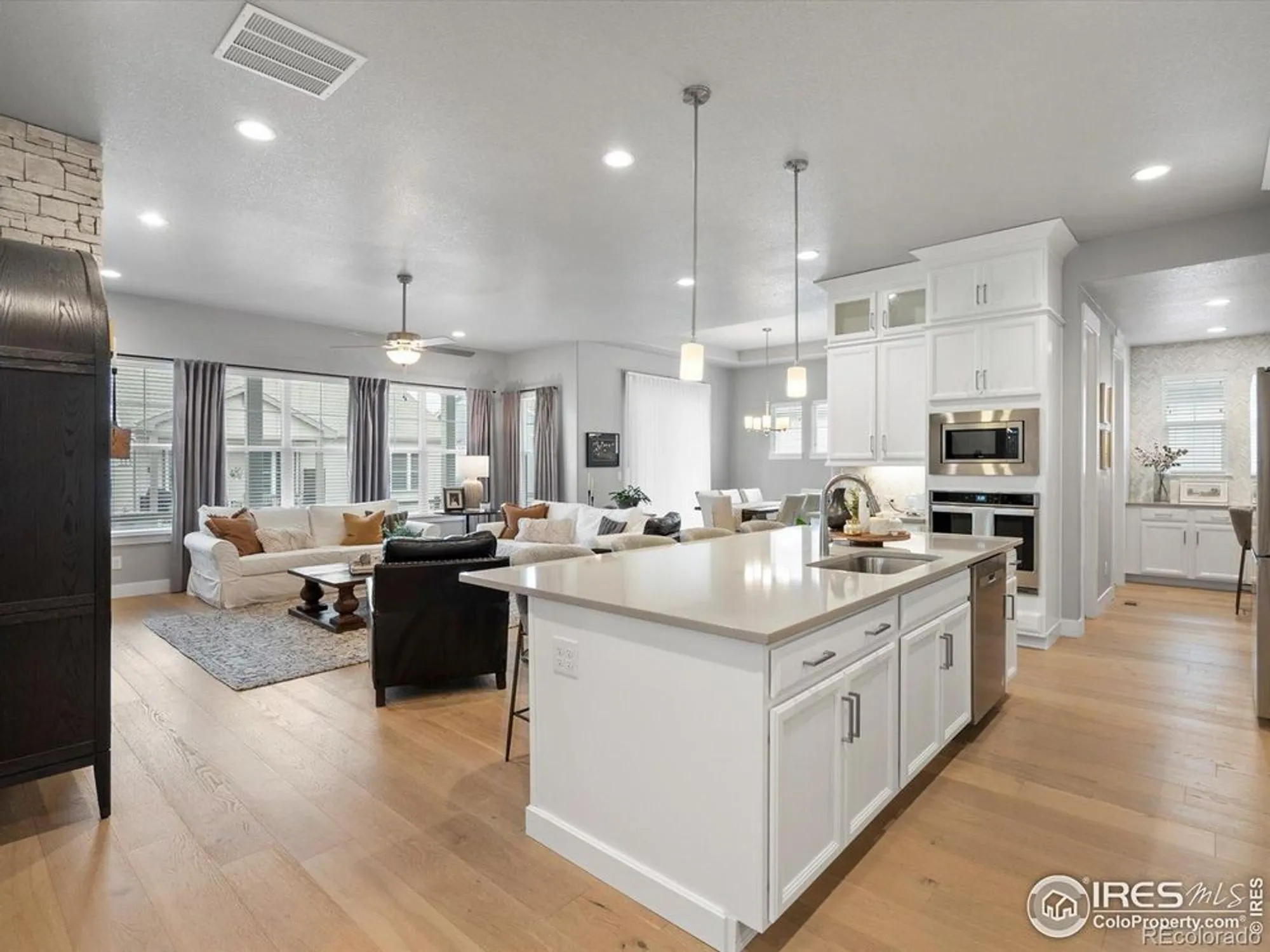 Property Slideshow image 8 of 39 | 9035 s shawnee ct, Aurora, CO, 80016